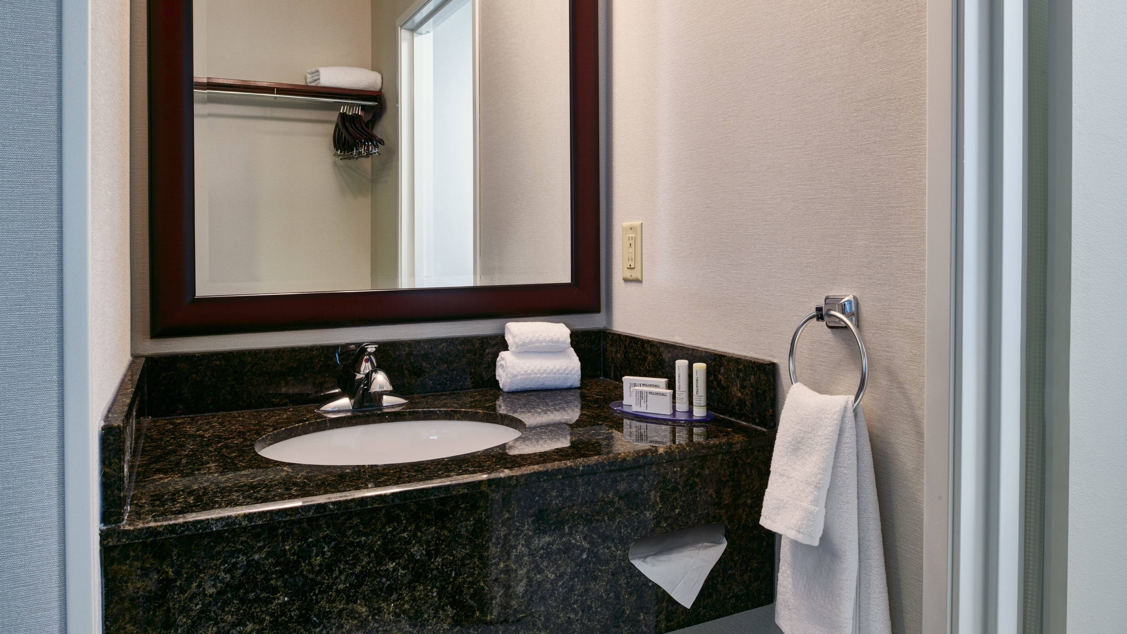 Fairfield Inn & Suites Detroit Livonia - Image 5