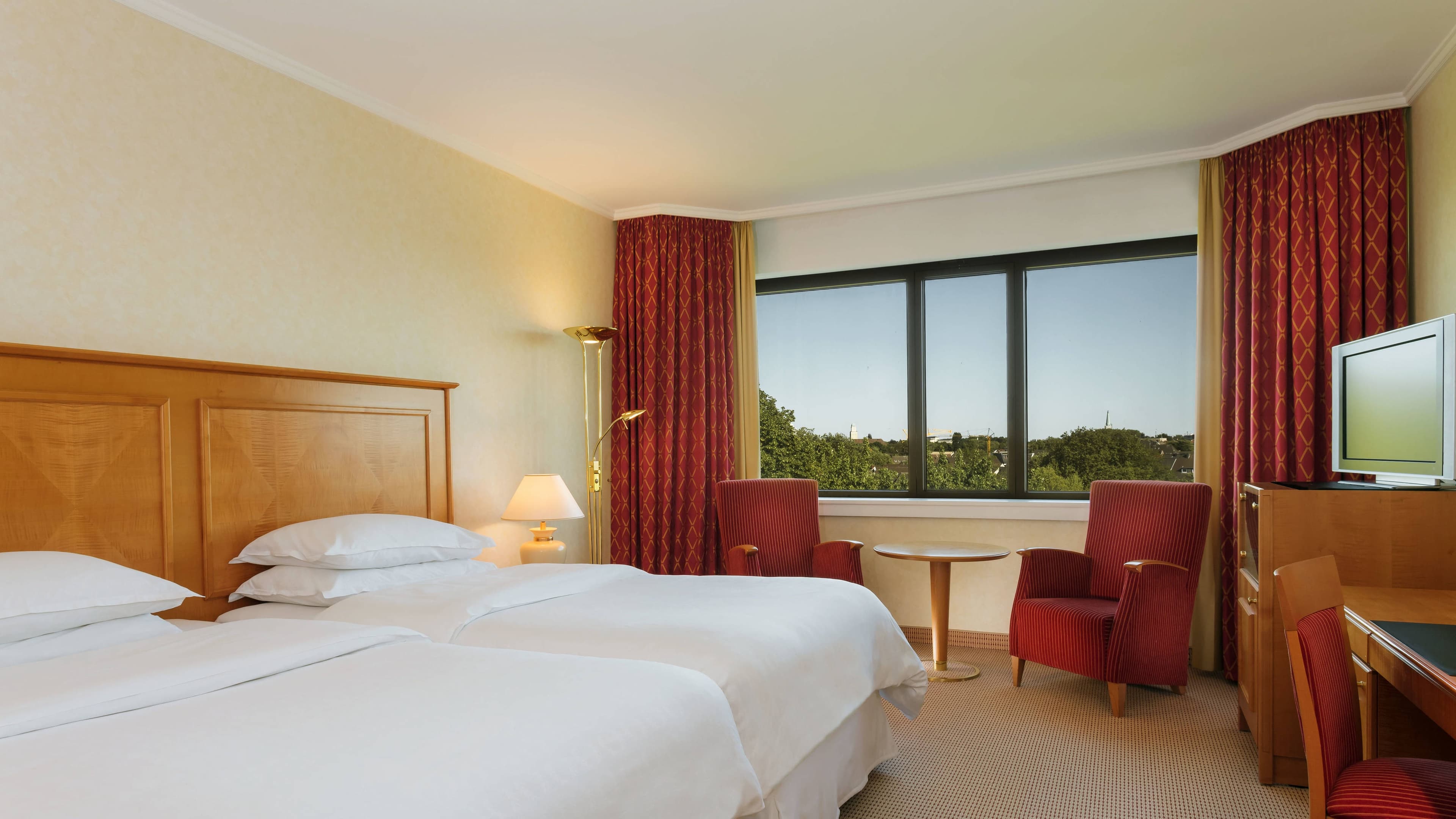 Sheraton Essen Hotel - Image 2