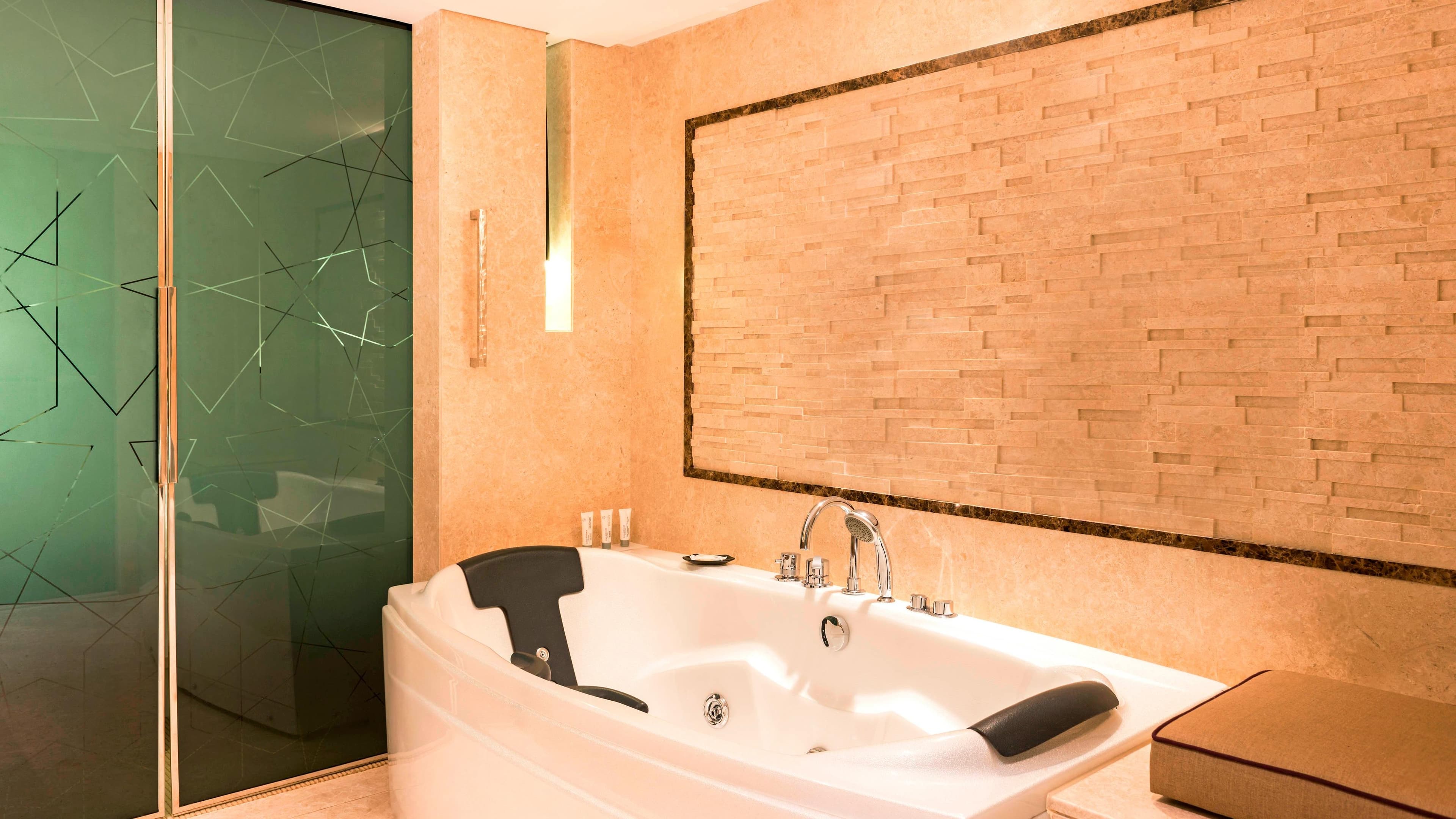 Le Méridien Dubai Hotel & Conference Centre — 11