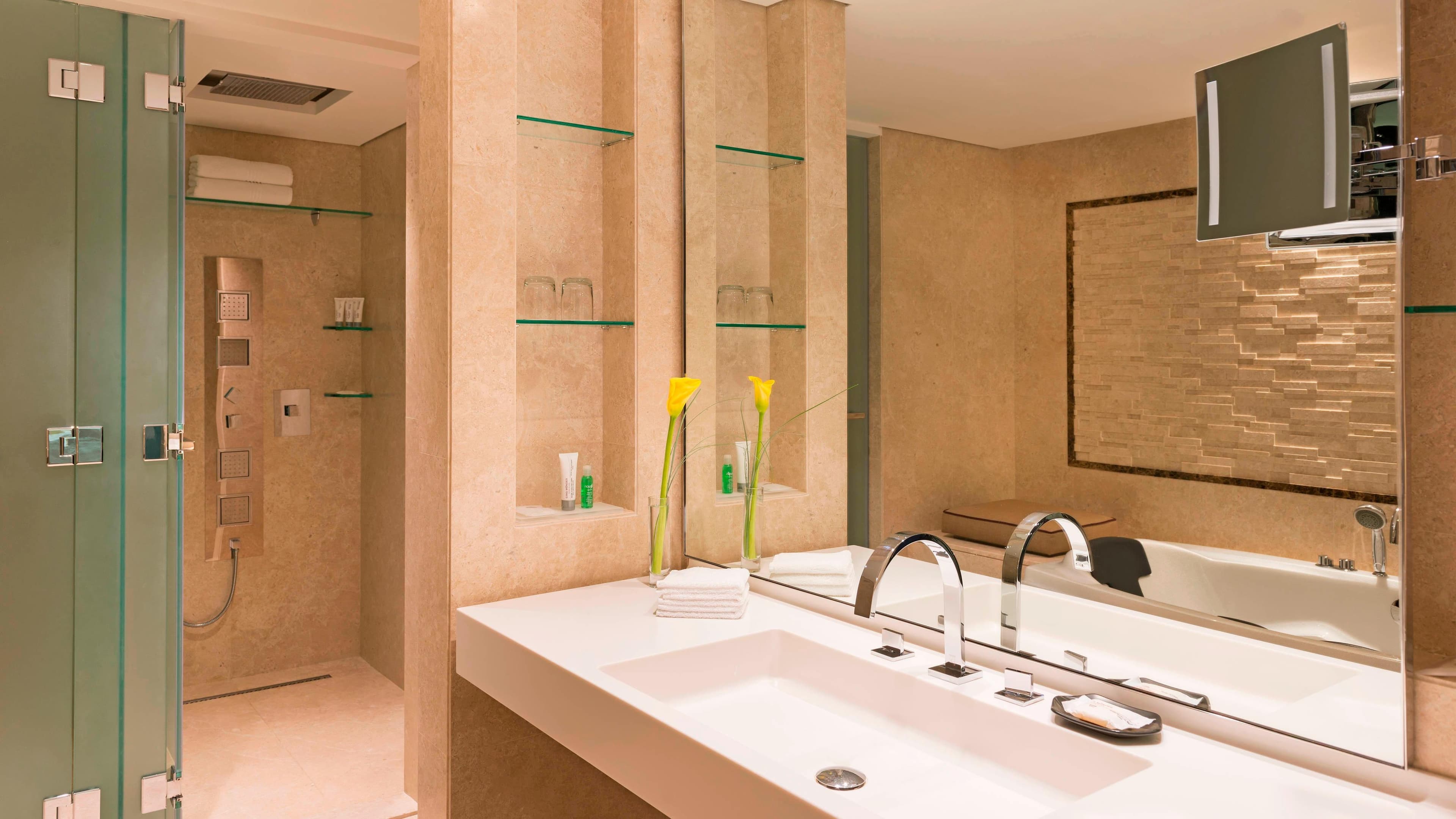 Le Méridien Dubai Hotel & Conference Centre — 12
