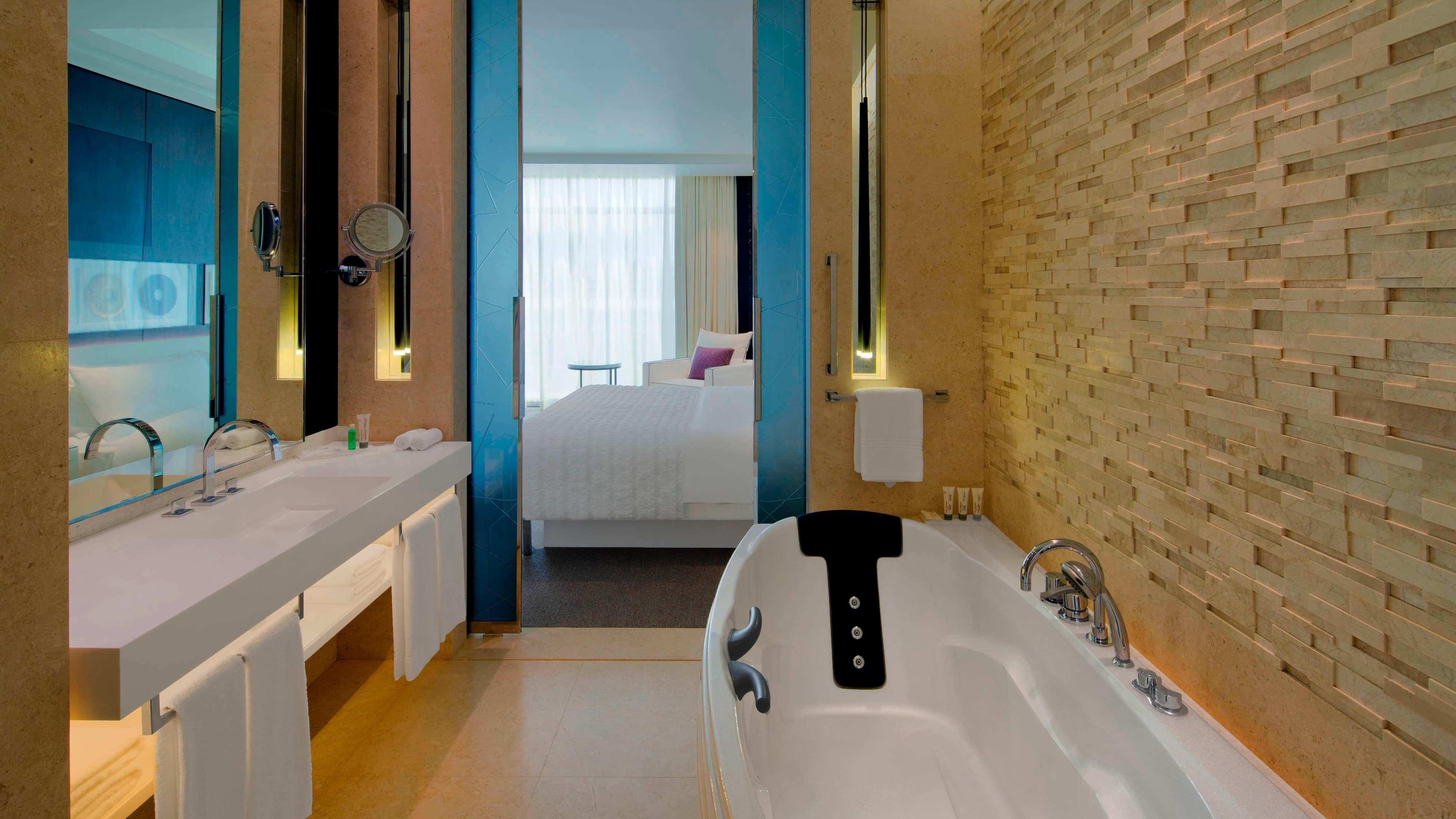 Le Méridien Dubai Hotel & Conference Centre — 9