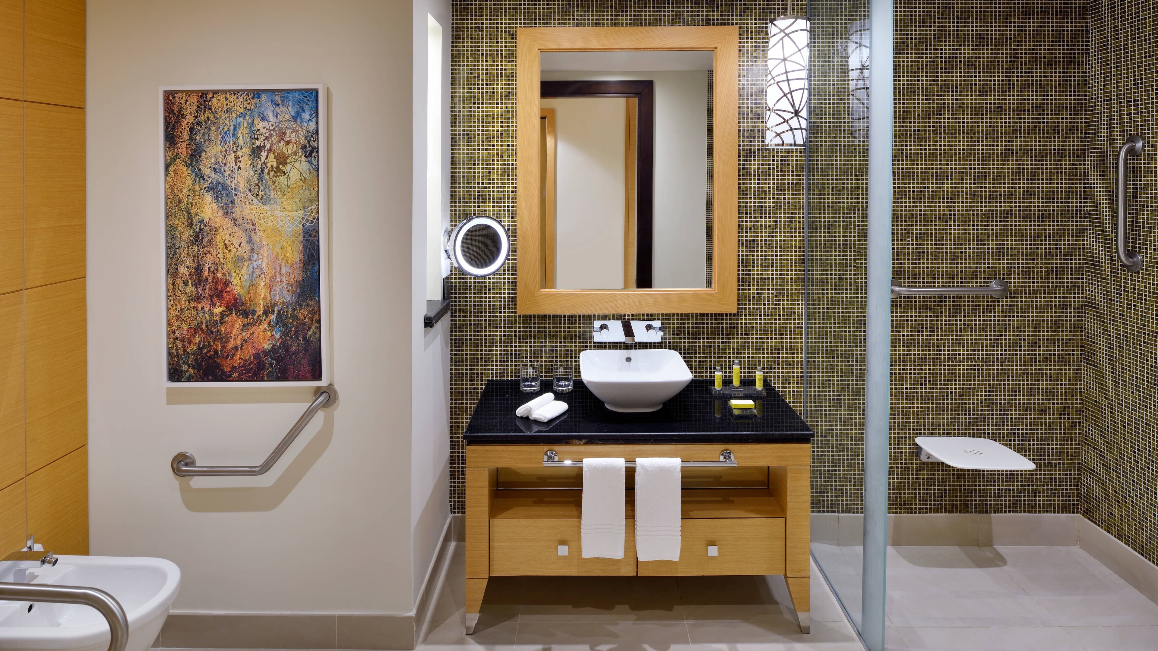 Deluxe Guest Room - Image 5