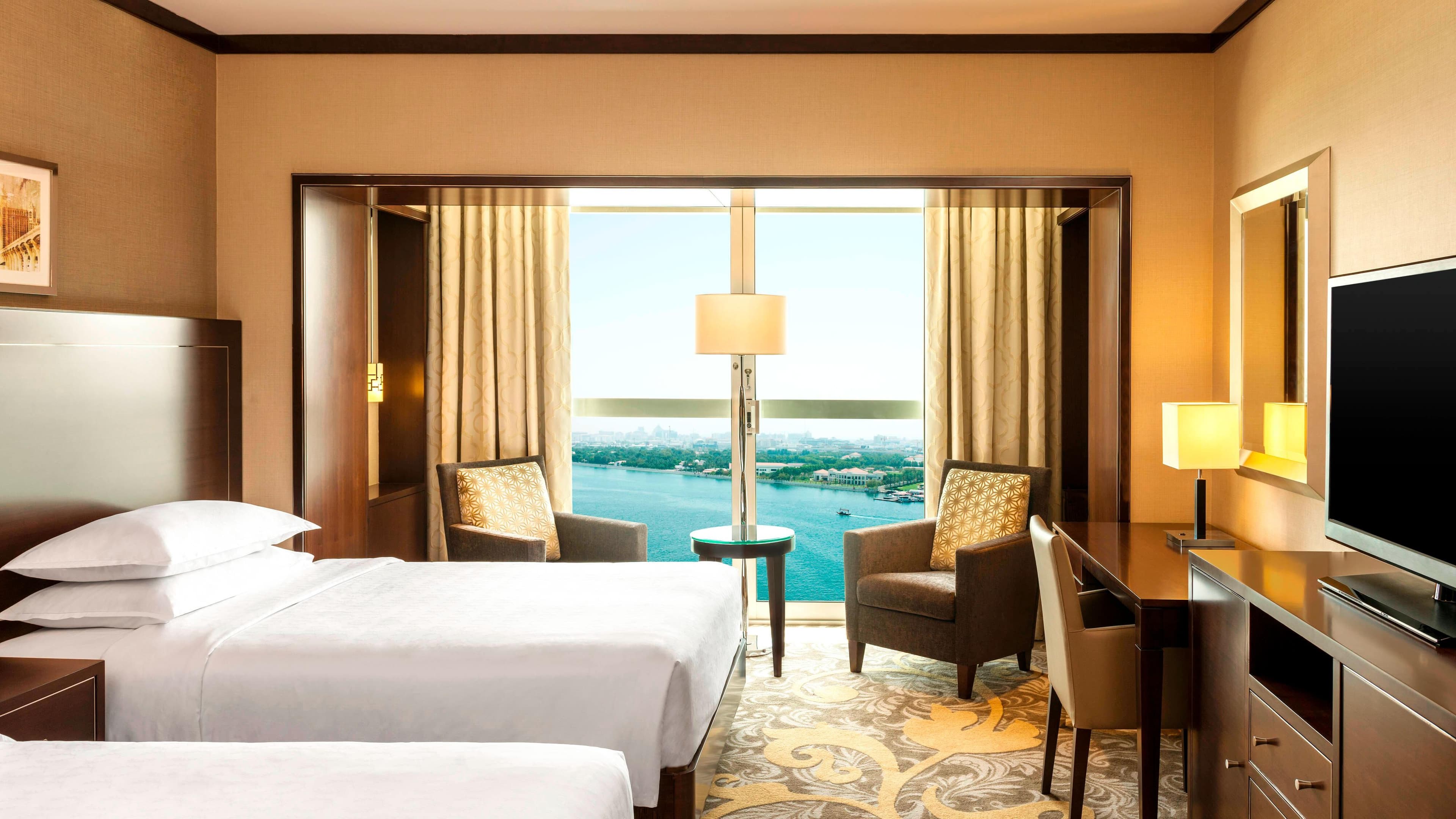 Sheraton Dubai Creek Hotel & Towers - Image 2