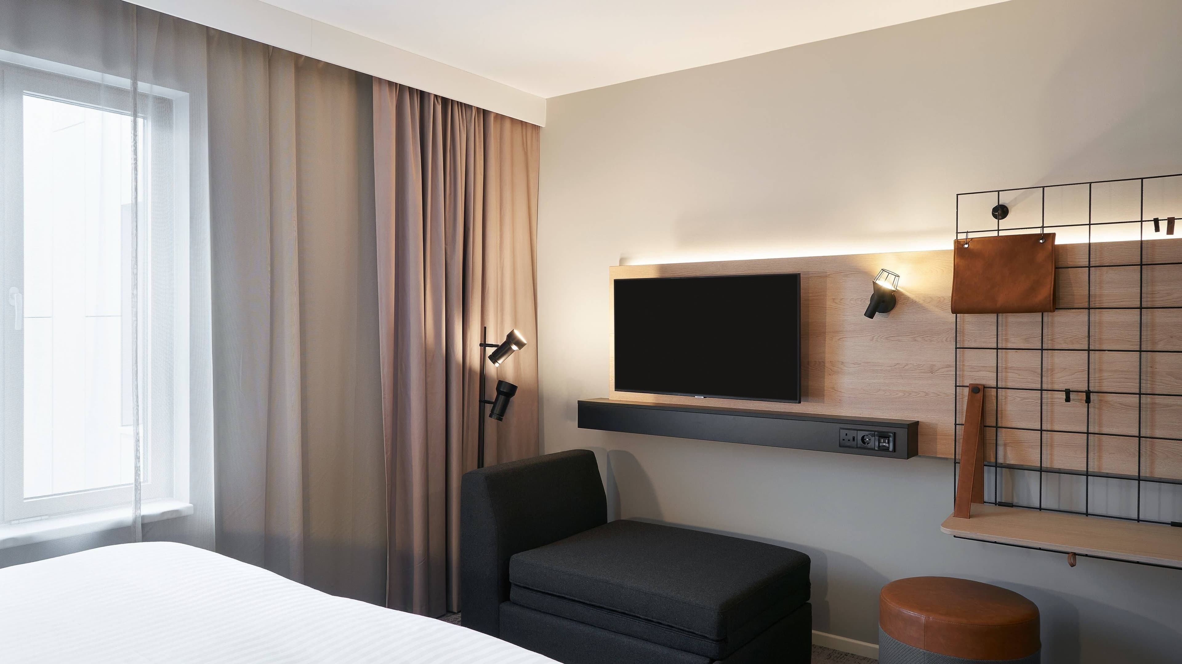 Moxy Edinburgh Fountainbridge — 7