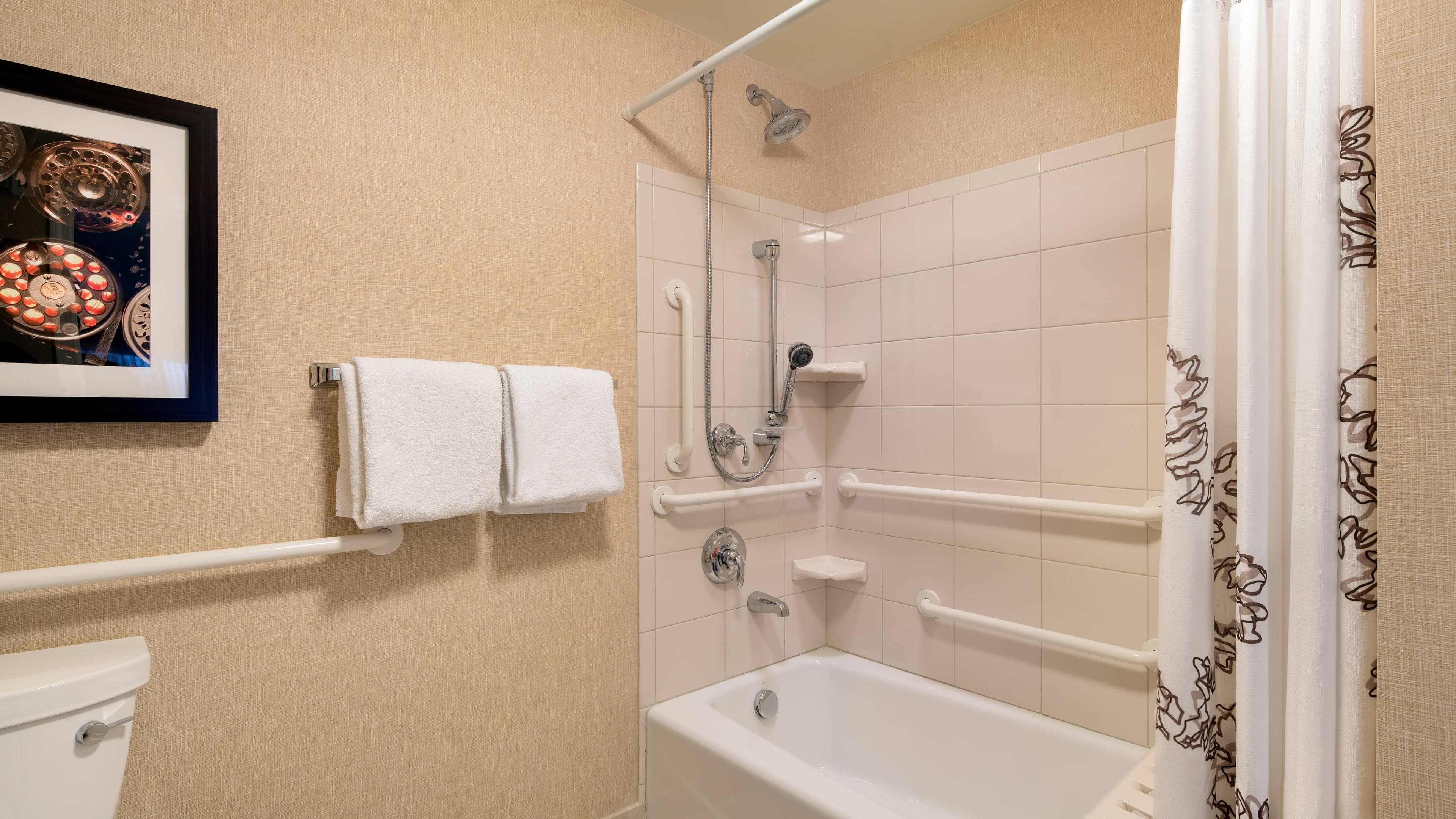 King Studio Guest Room - Image 7