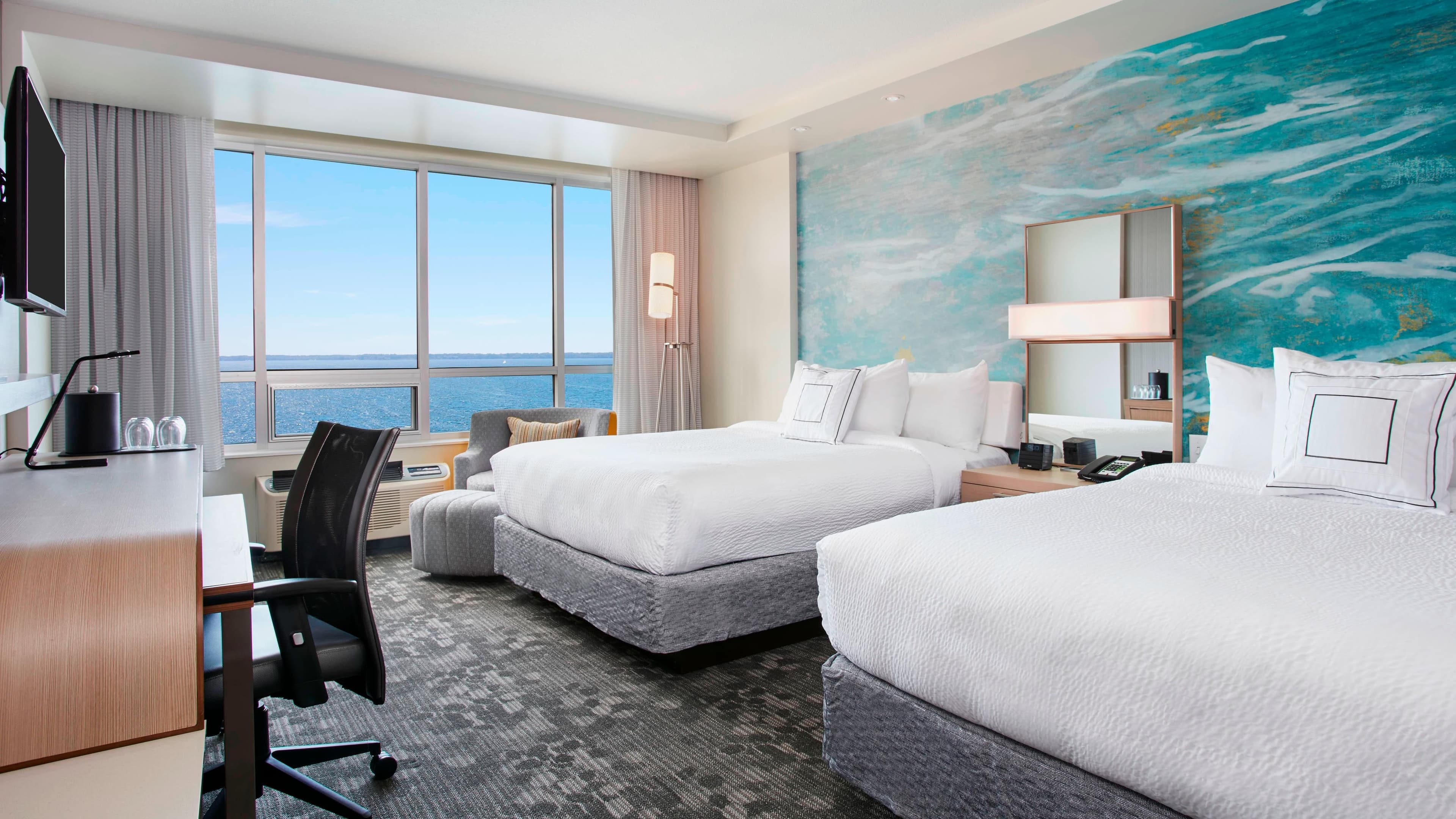 Courtyard Erie Bayfront — 7