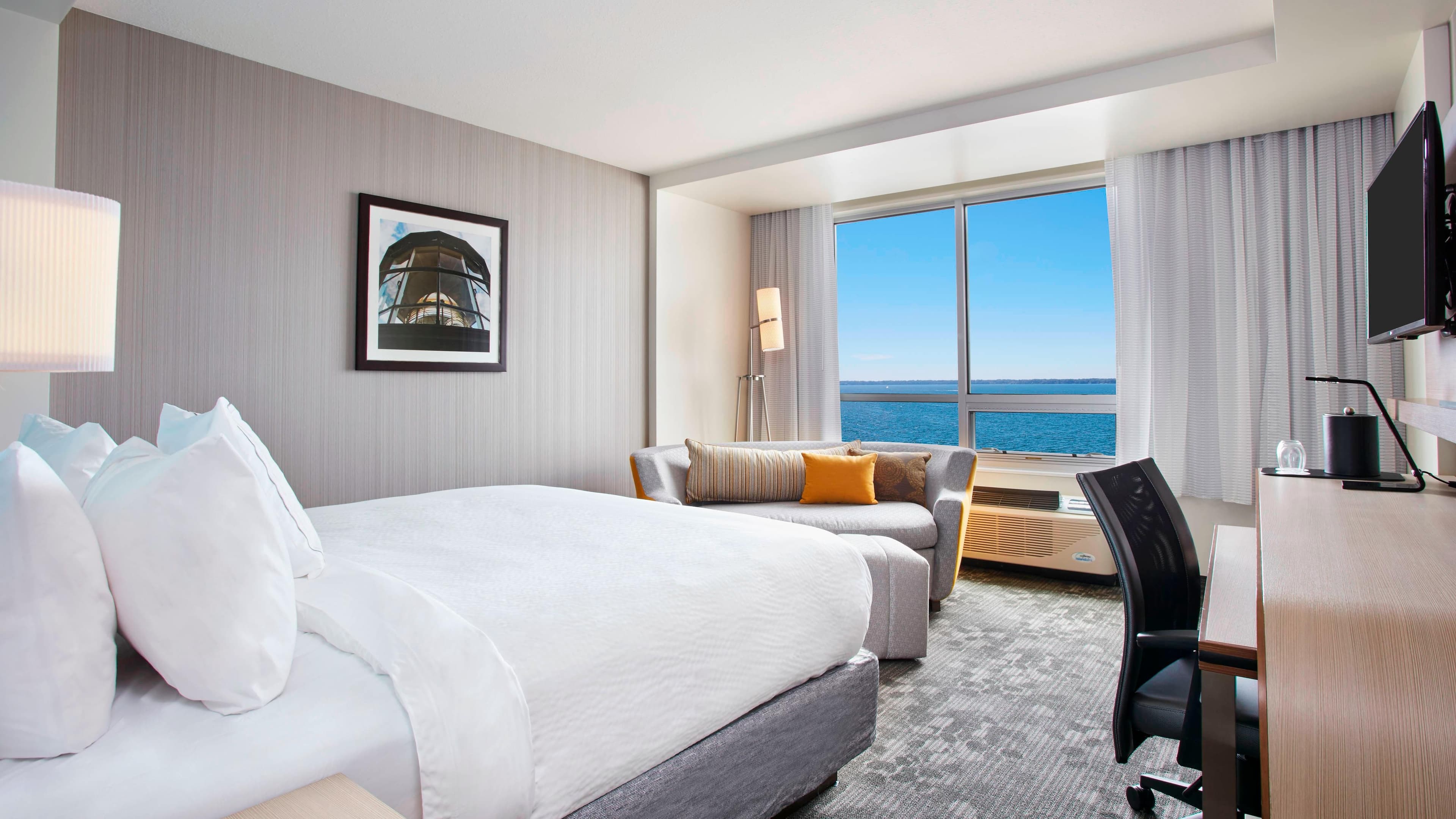 Courtyard Erie Bayfront - Image 2