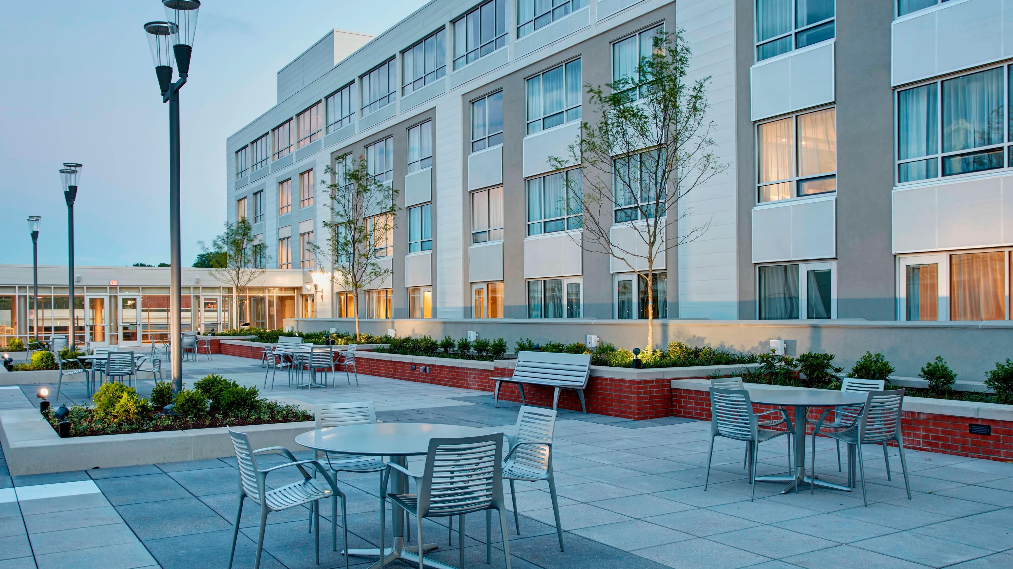 Courtyard Erie Bayfront — 20