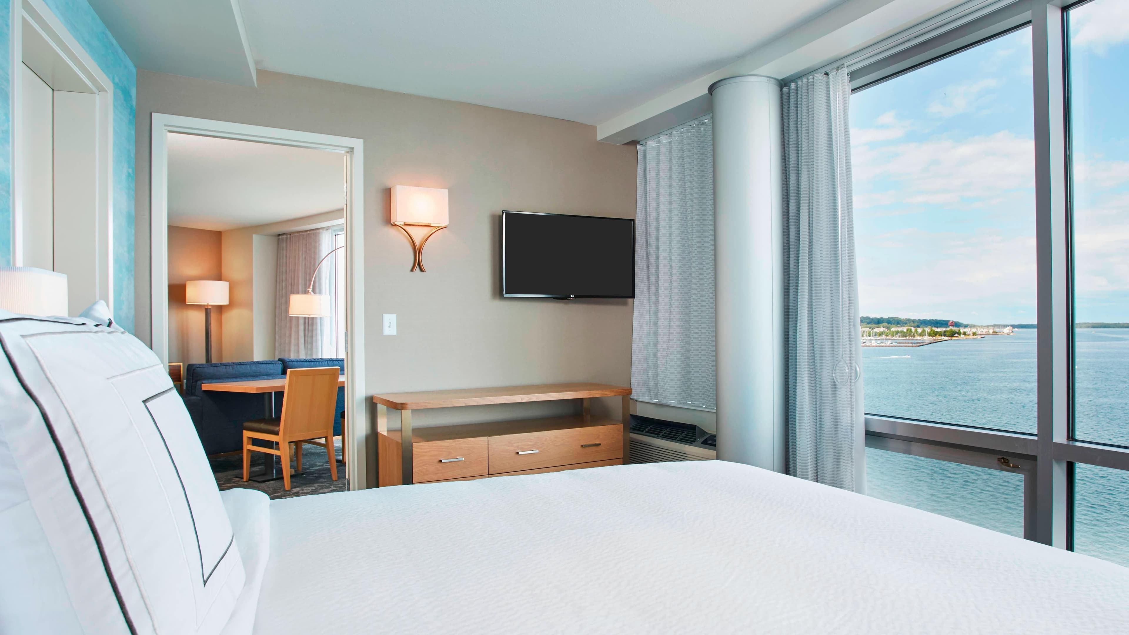Courtyard Erie Bayfront — 58