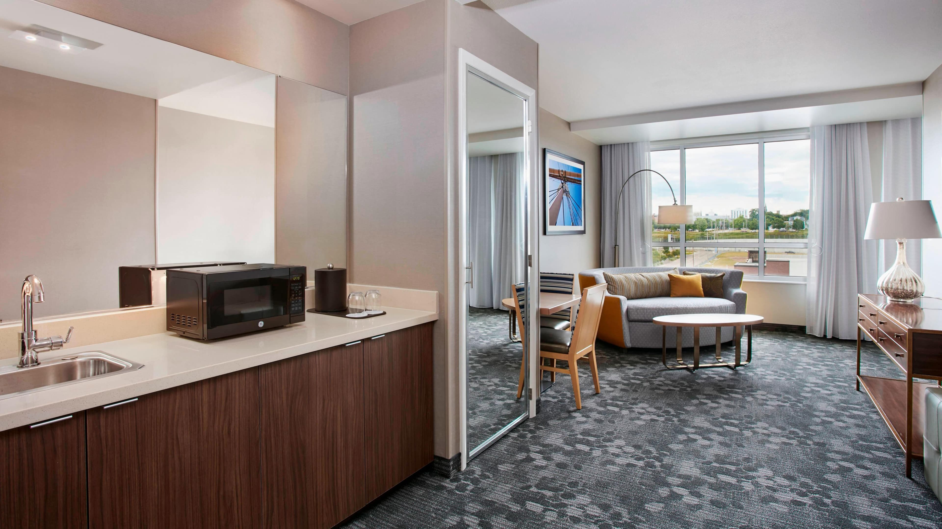 Courtyard Erie Bayfront — 43