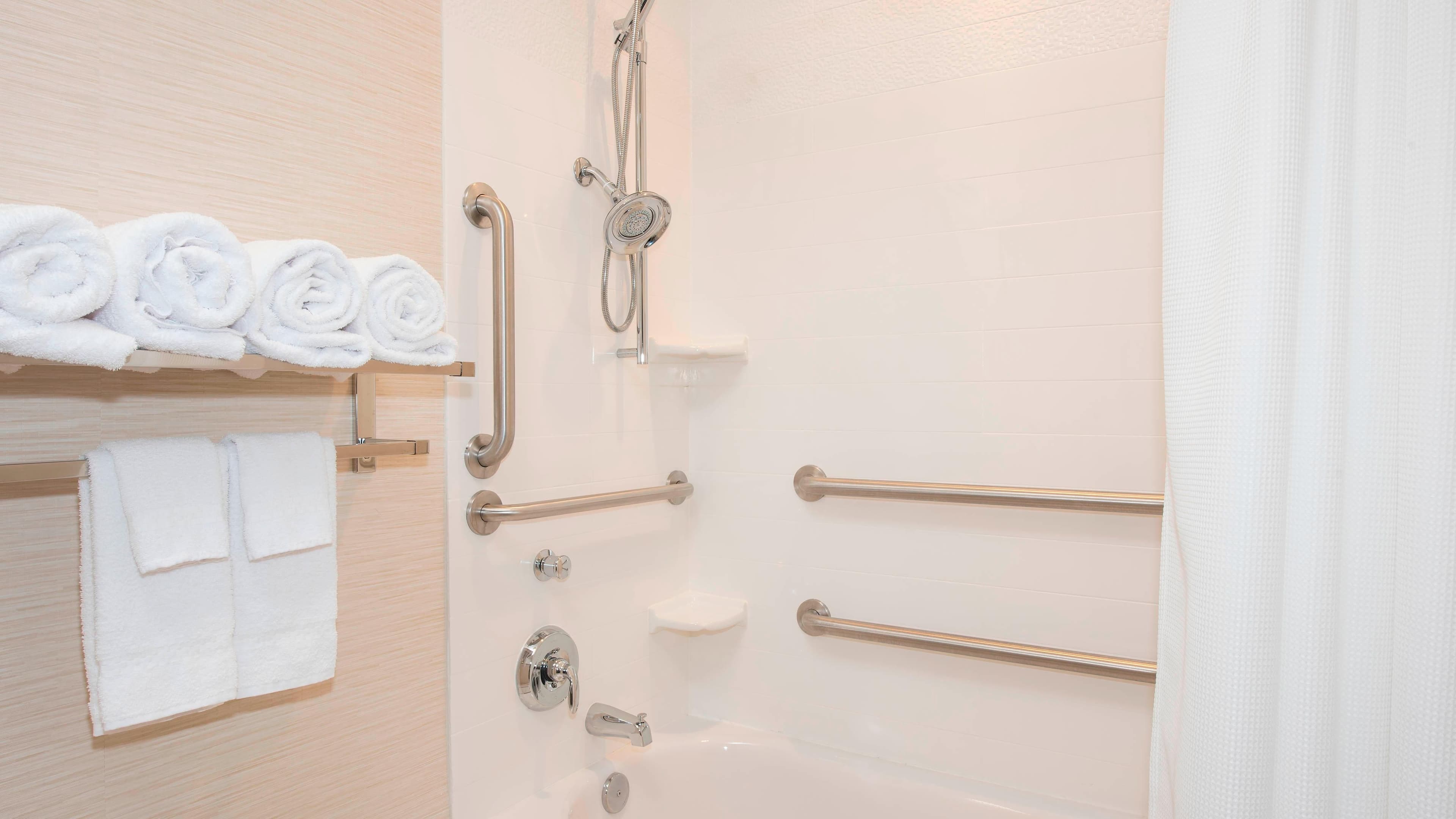 Fairfield Inn & Suites Fredericksburg - Image 4