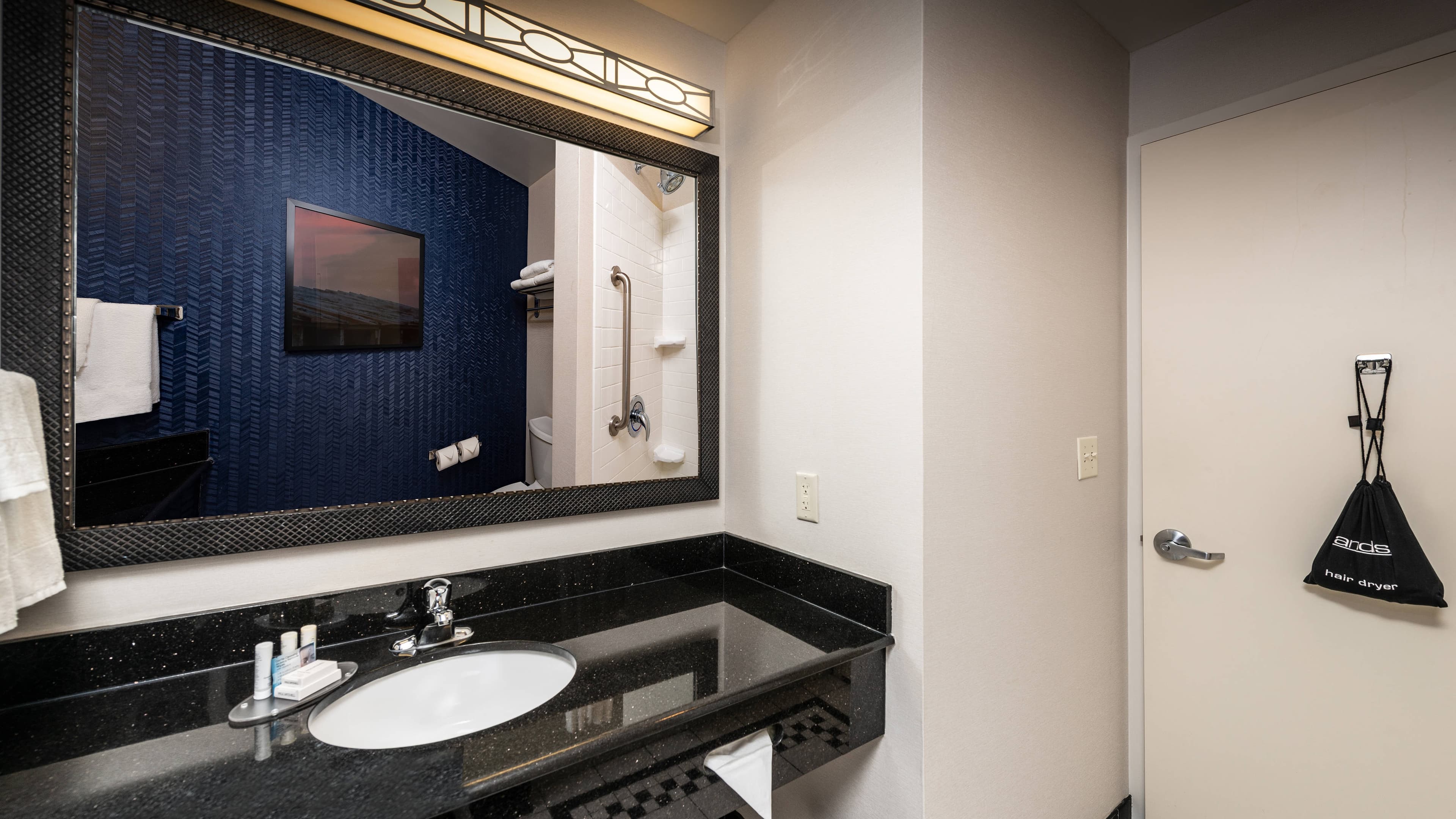 Fairfield Inn & Suites New Bedford — 8
