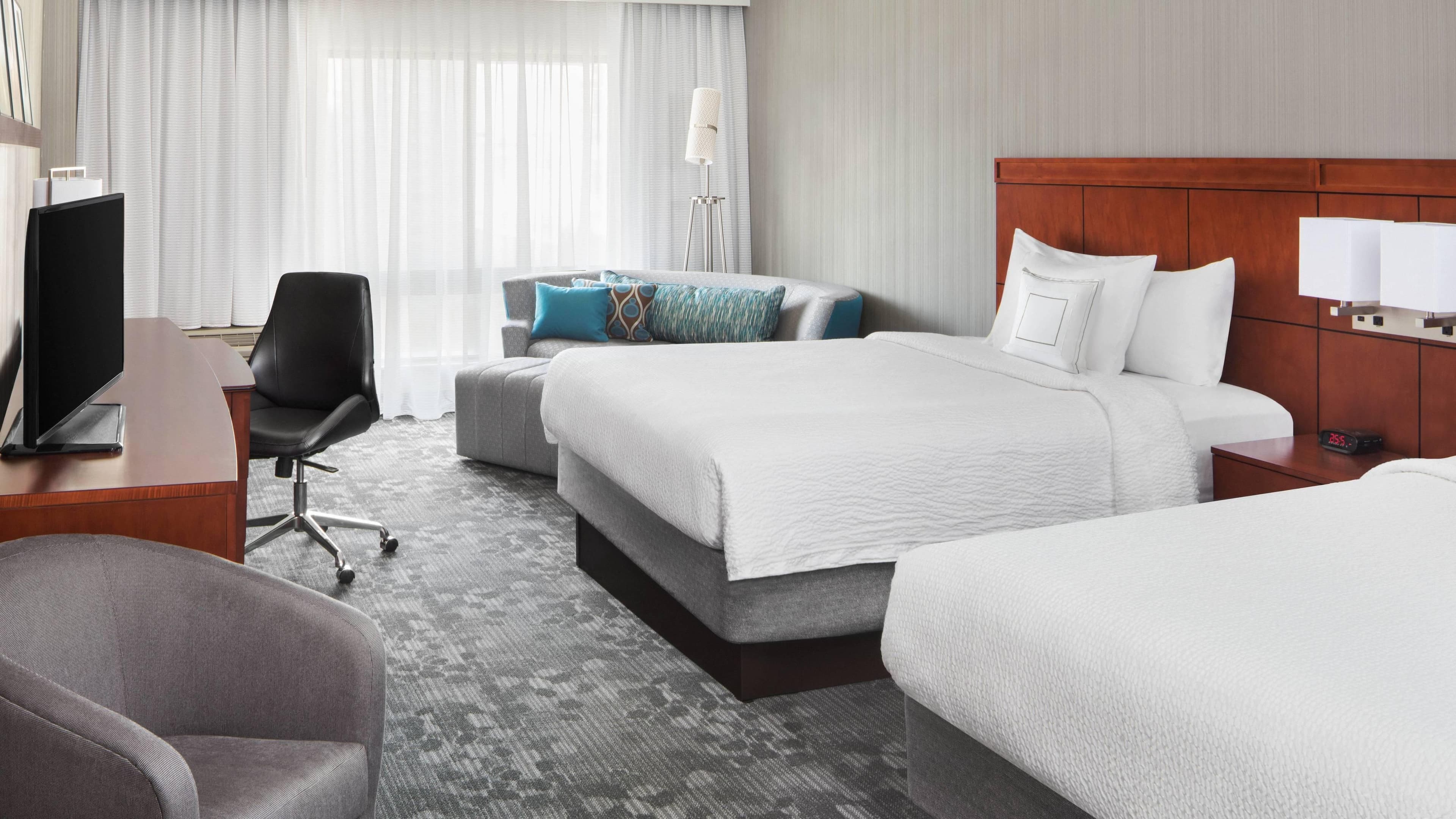 Courtyard Jersey City Newport — 11