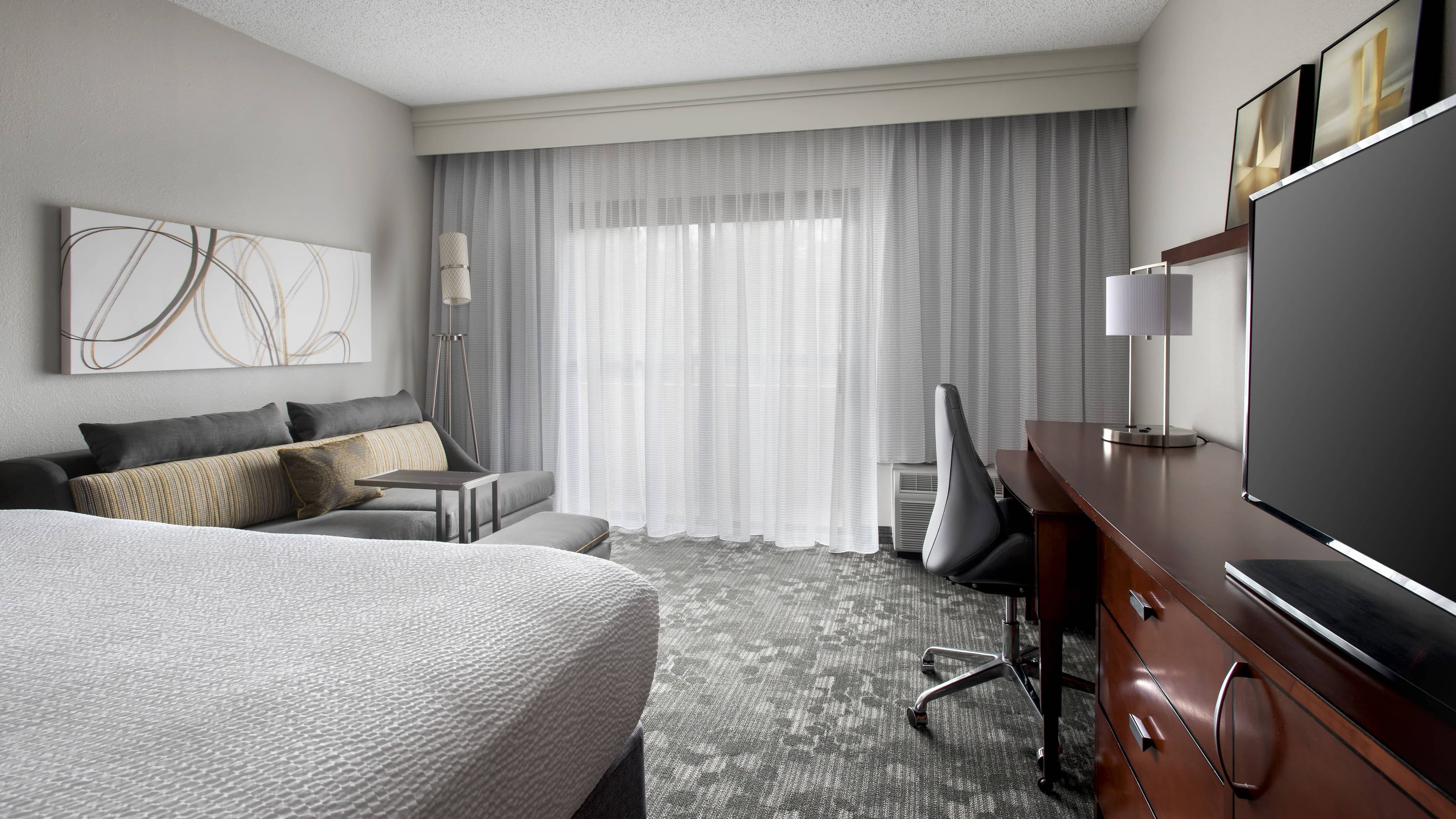 Courtyard Lincroft Red Bank — 12