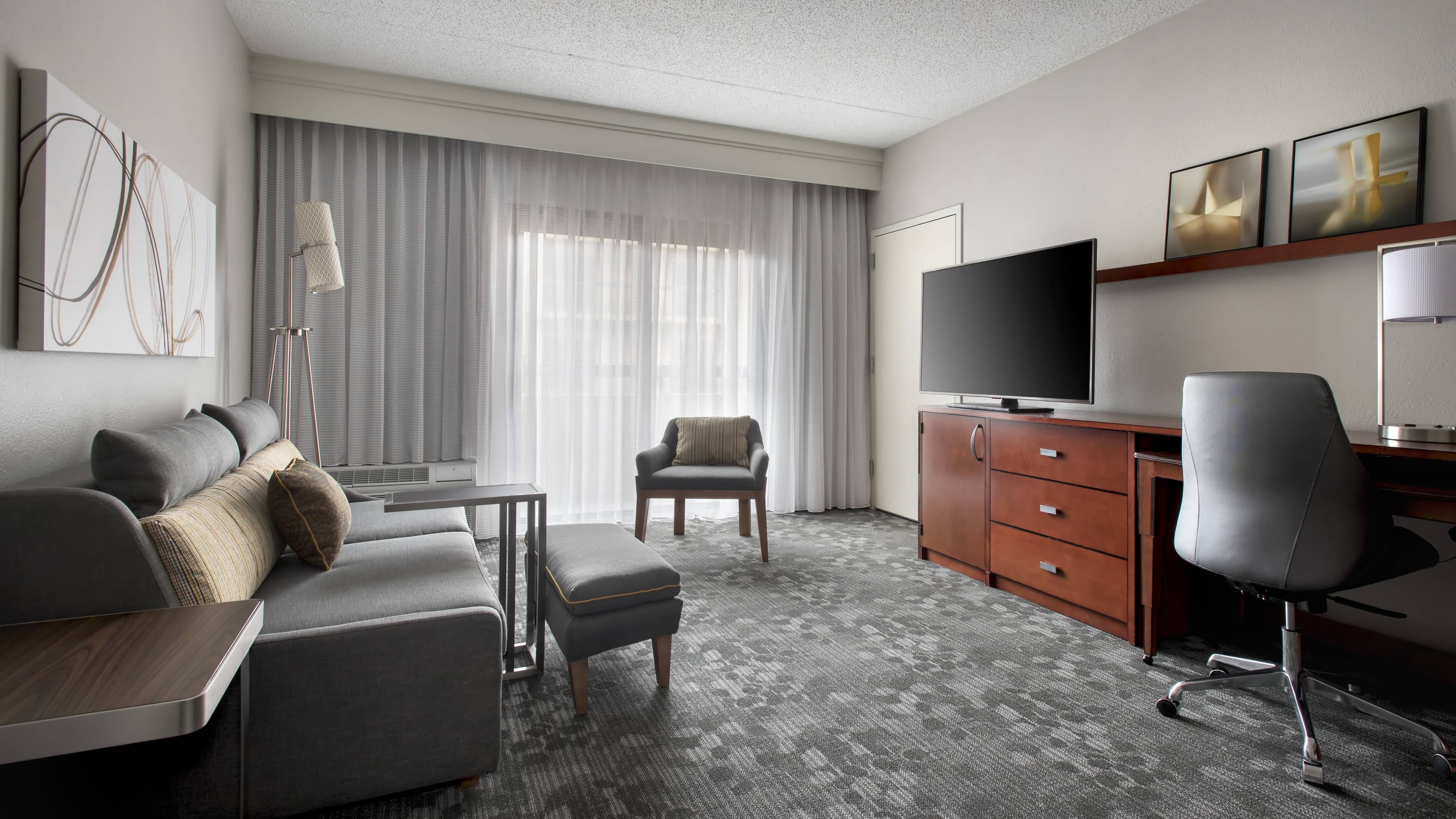 Courtyard Lincroft Red Bank — 8