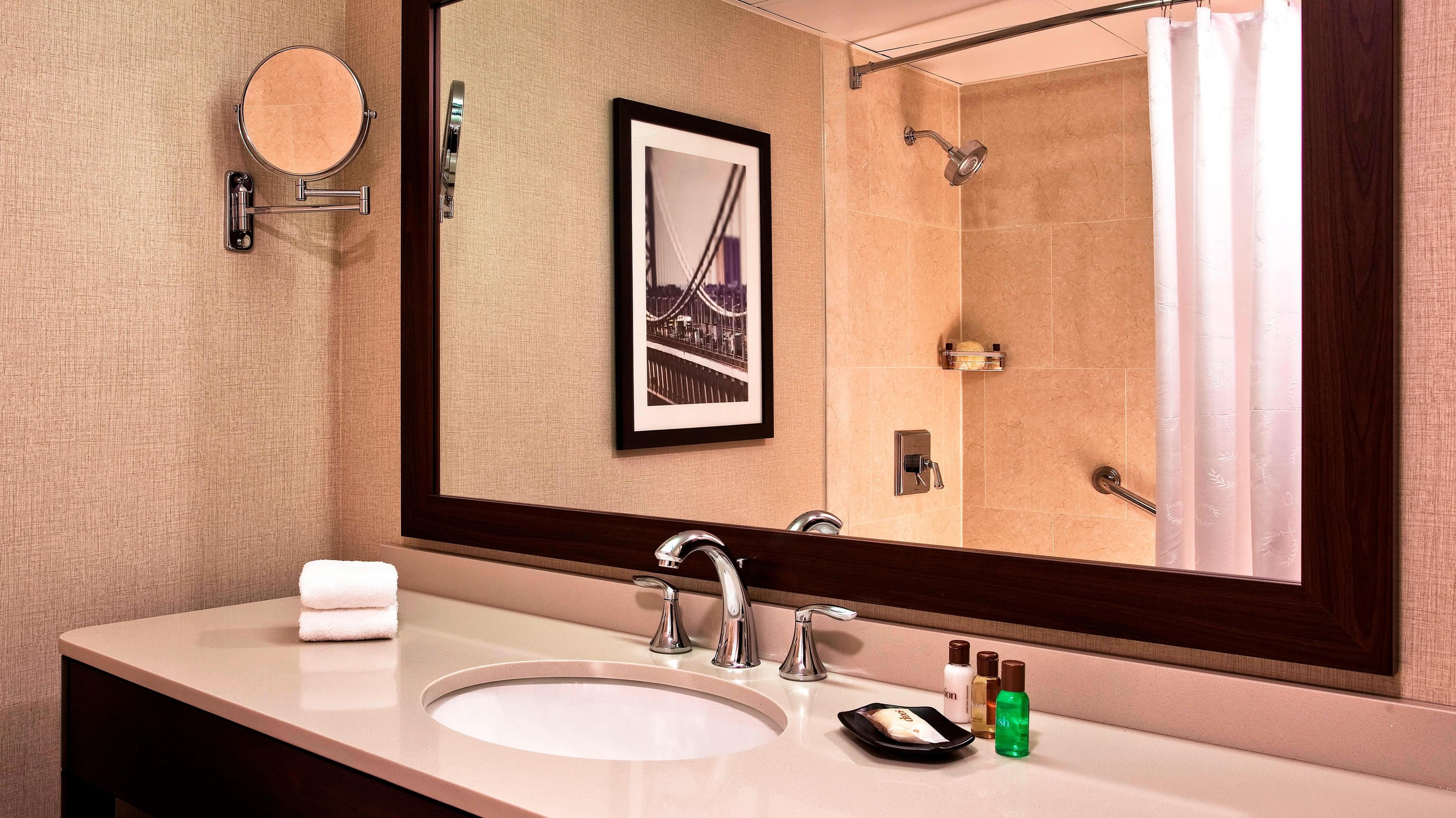 Crowne Plaza Newark Airport — 7