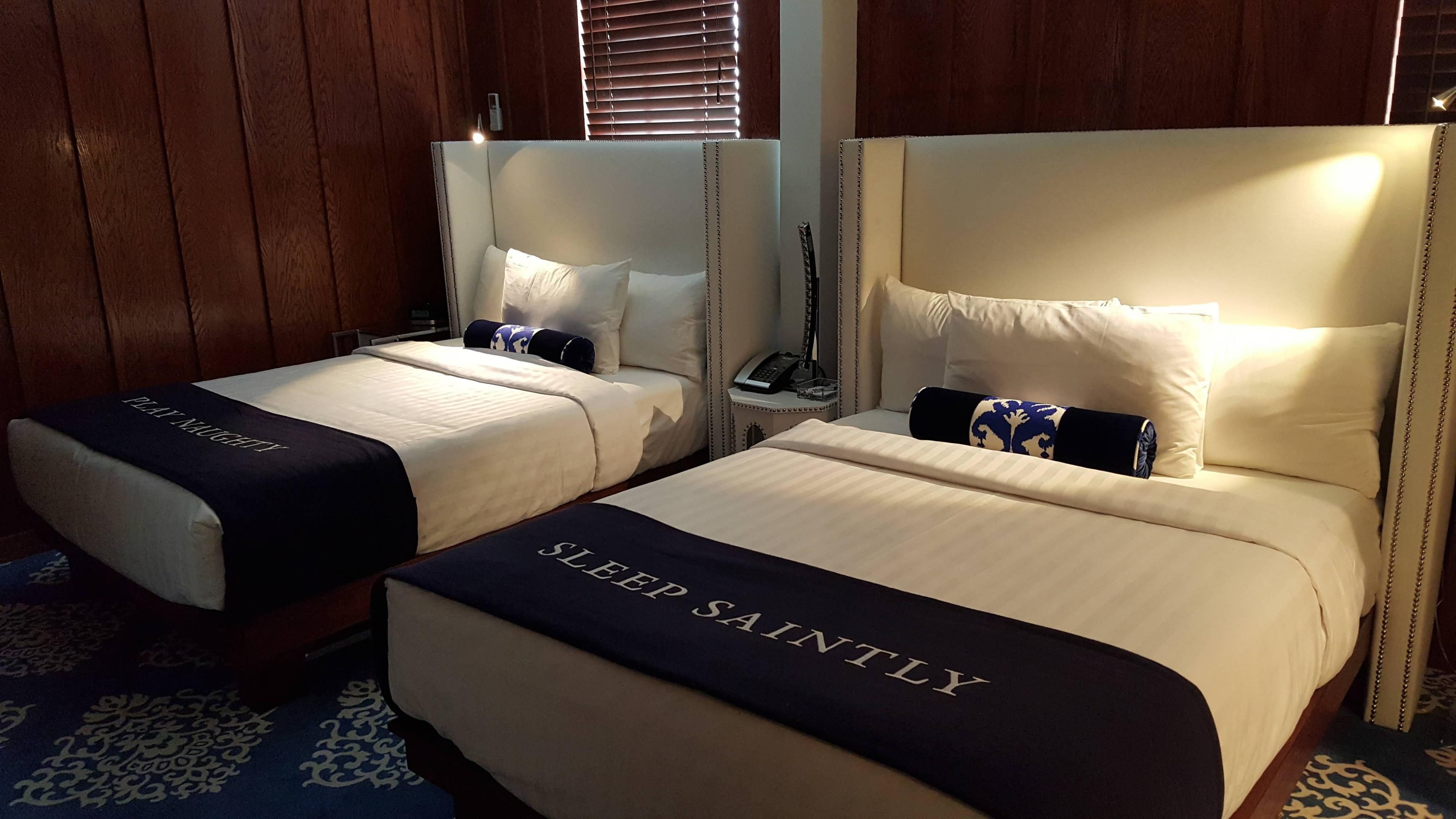 Vintage Petite Two Queens - Image 2