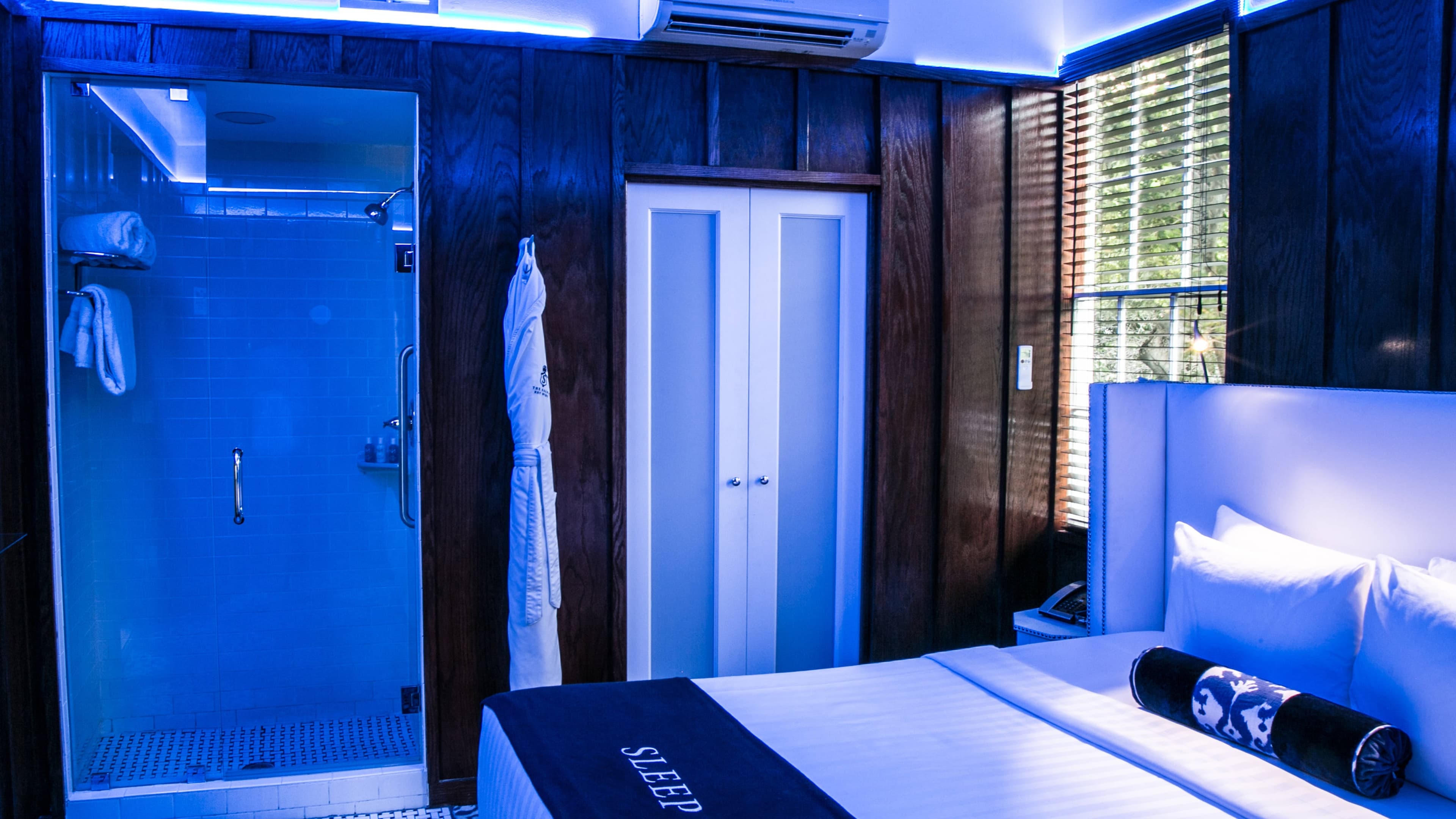 Vintage Petite Two Queens - Image 1