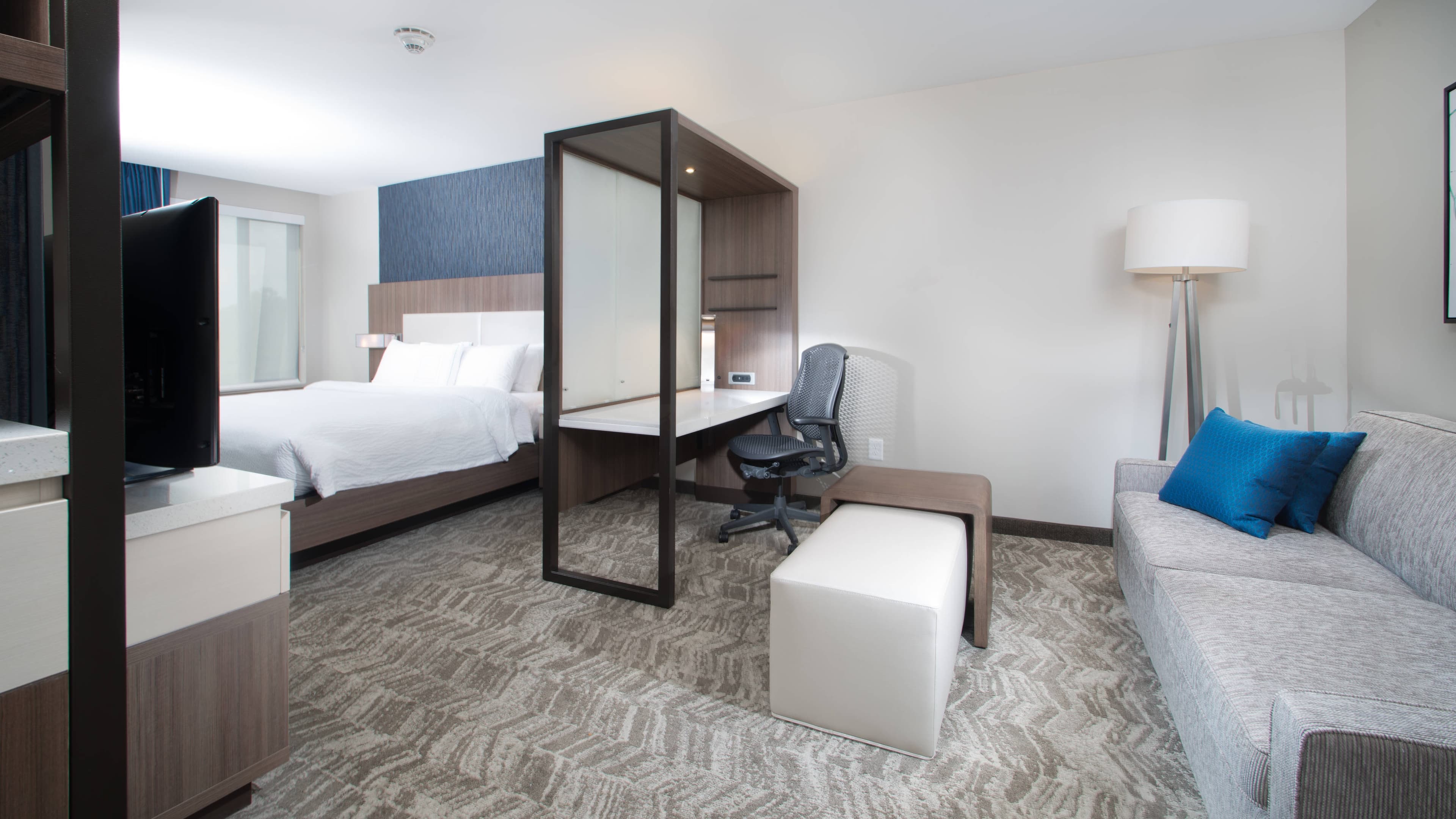 SpringHill Suites Fayetteville Fort Liberty - Image 2