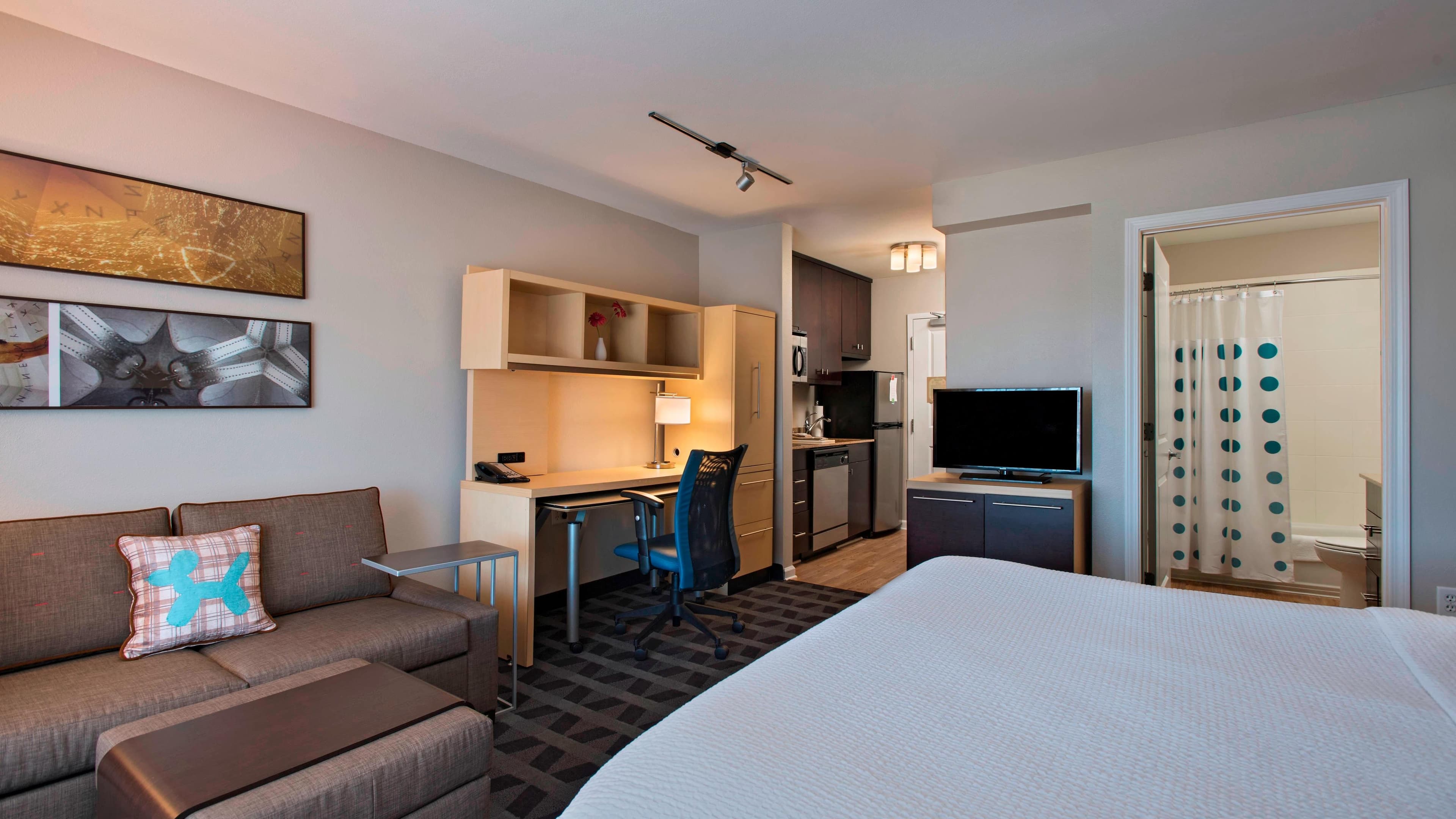 TownePlace Suites Fayetteville Cross Creek - Image 4