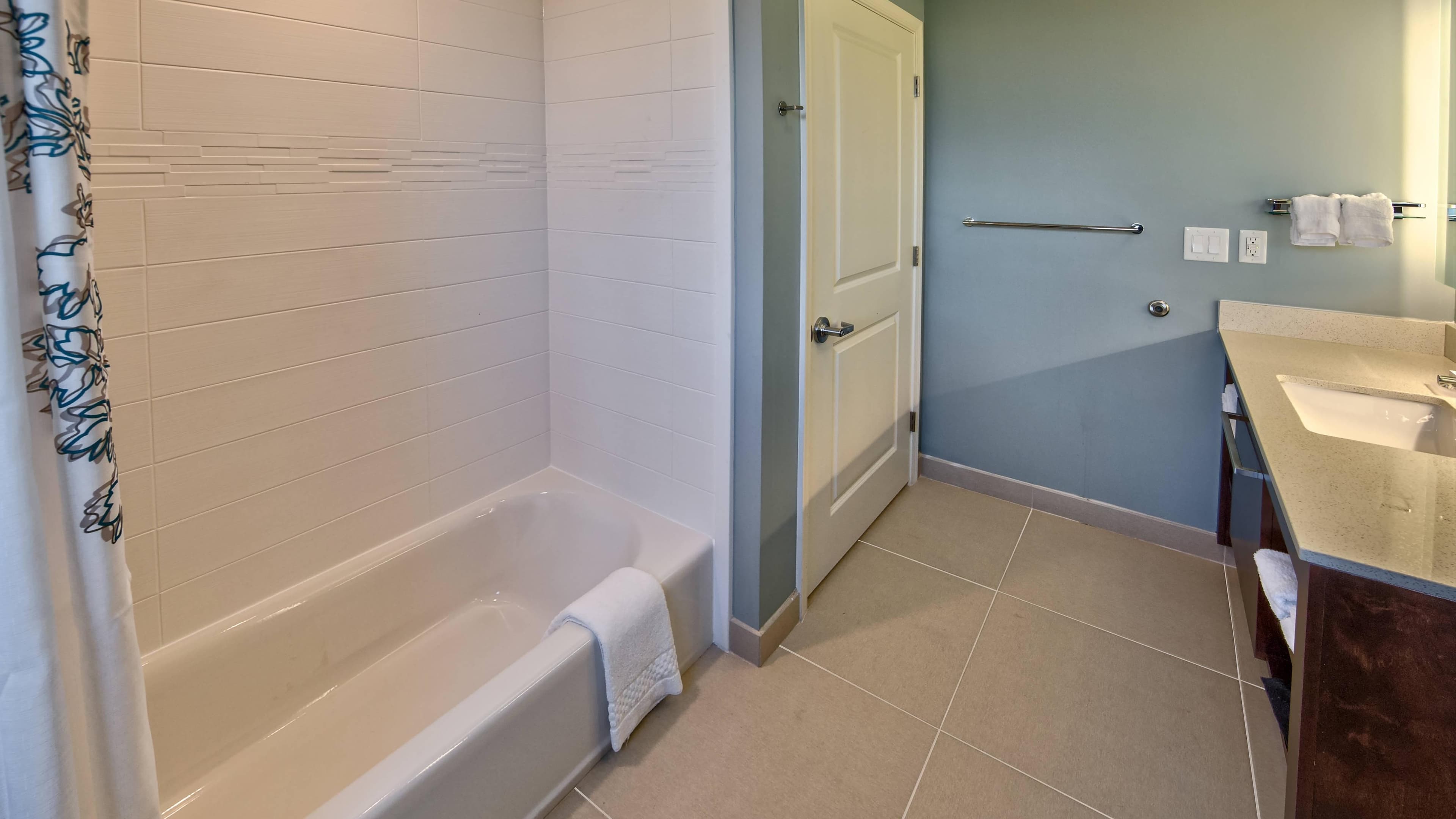 King Studio Suite - Image 7