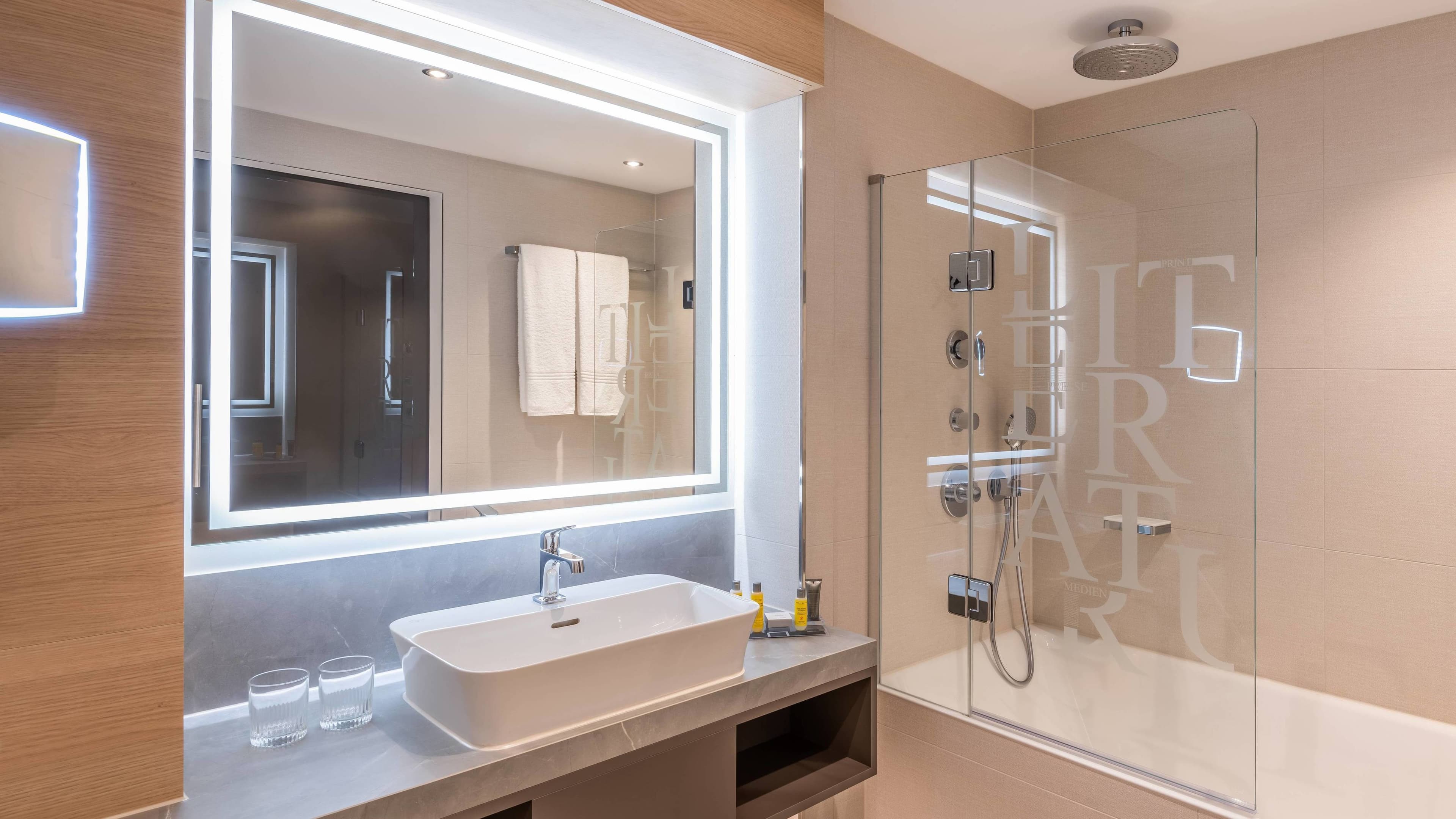 Deluxe Guest room - Image 8
