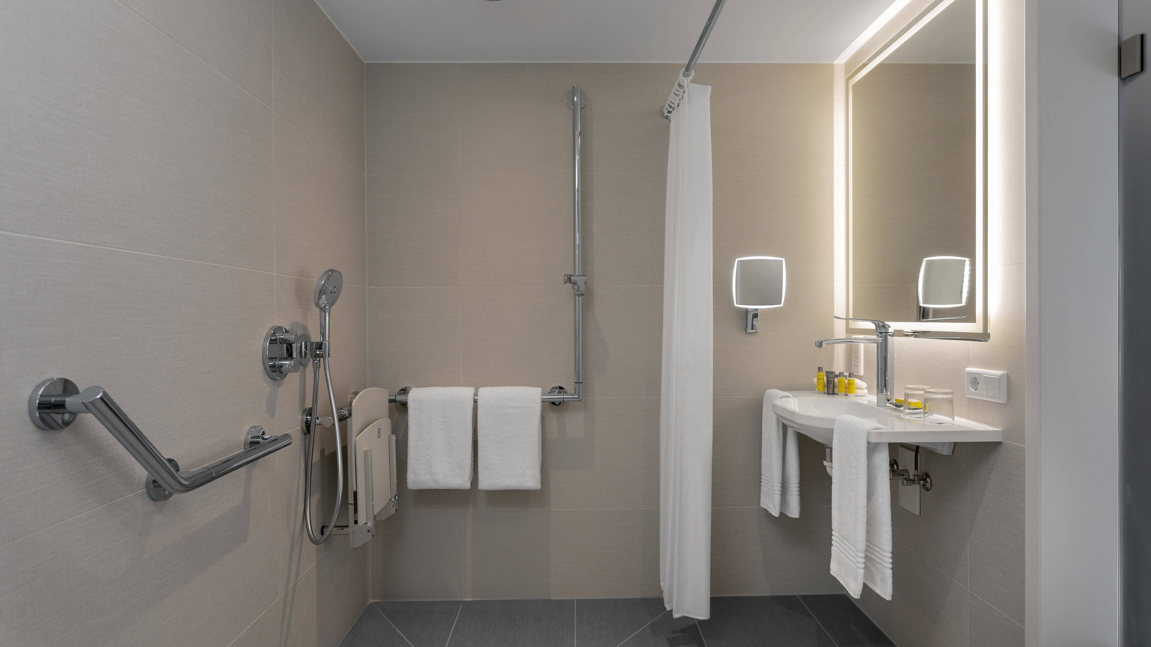Deluxe Guest room - Image 5