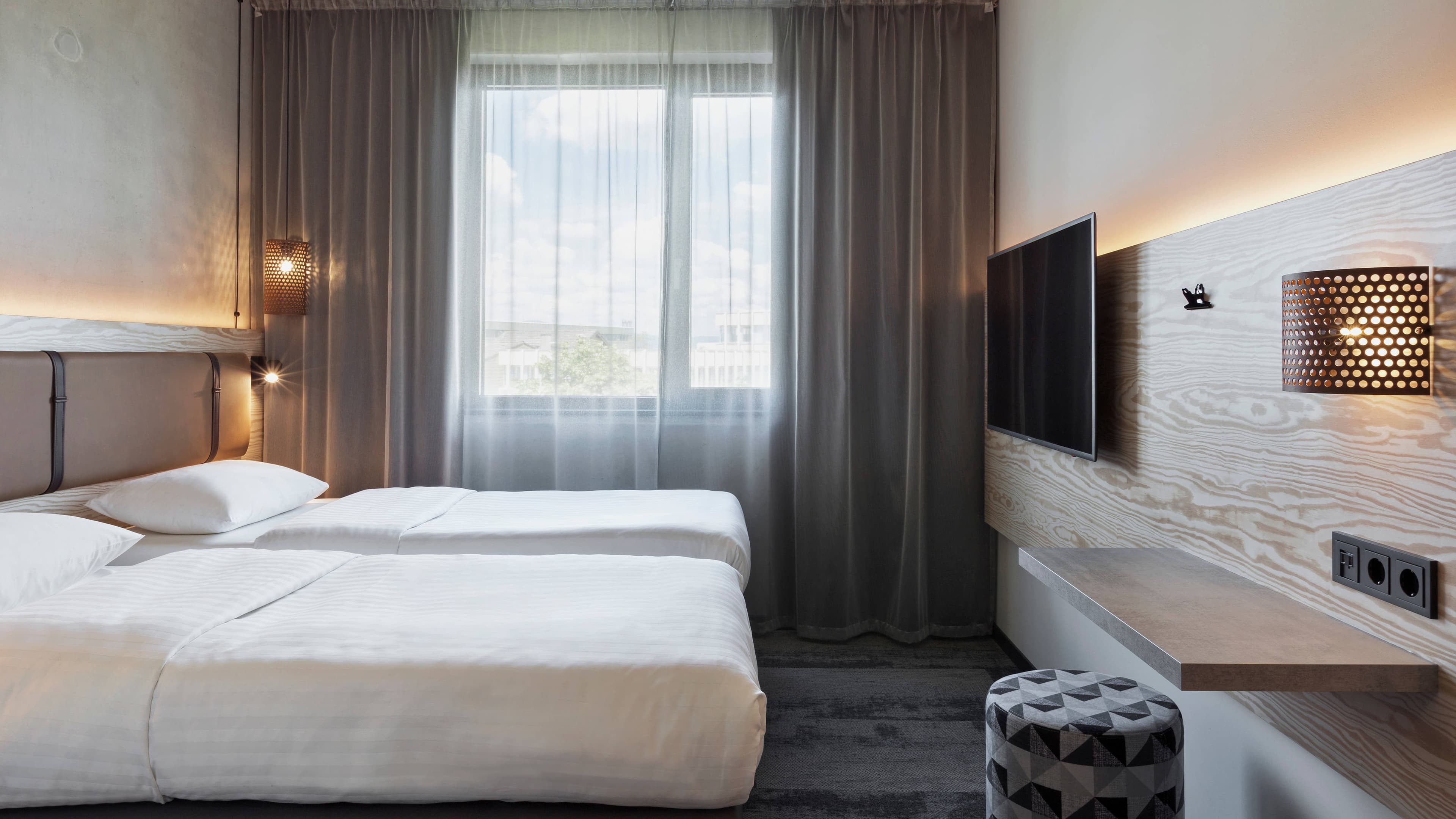 Moxy Twin Sleeper - Image 1