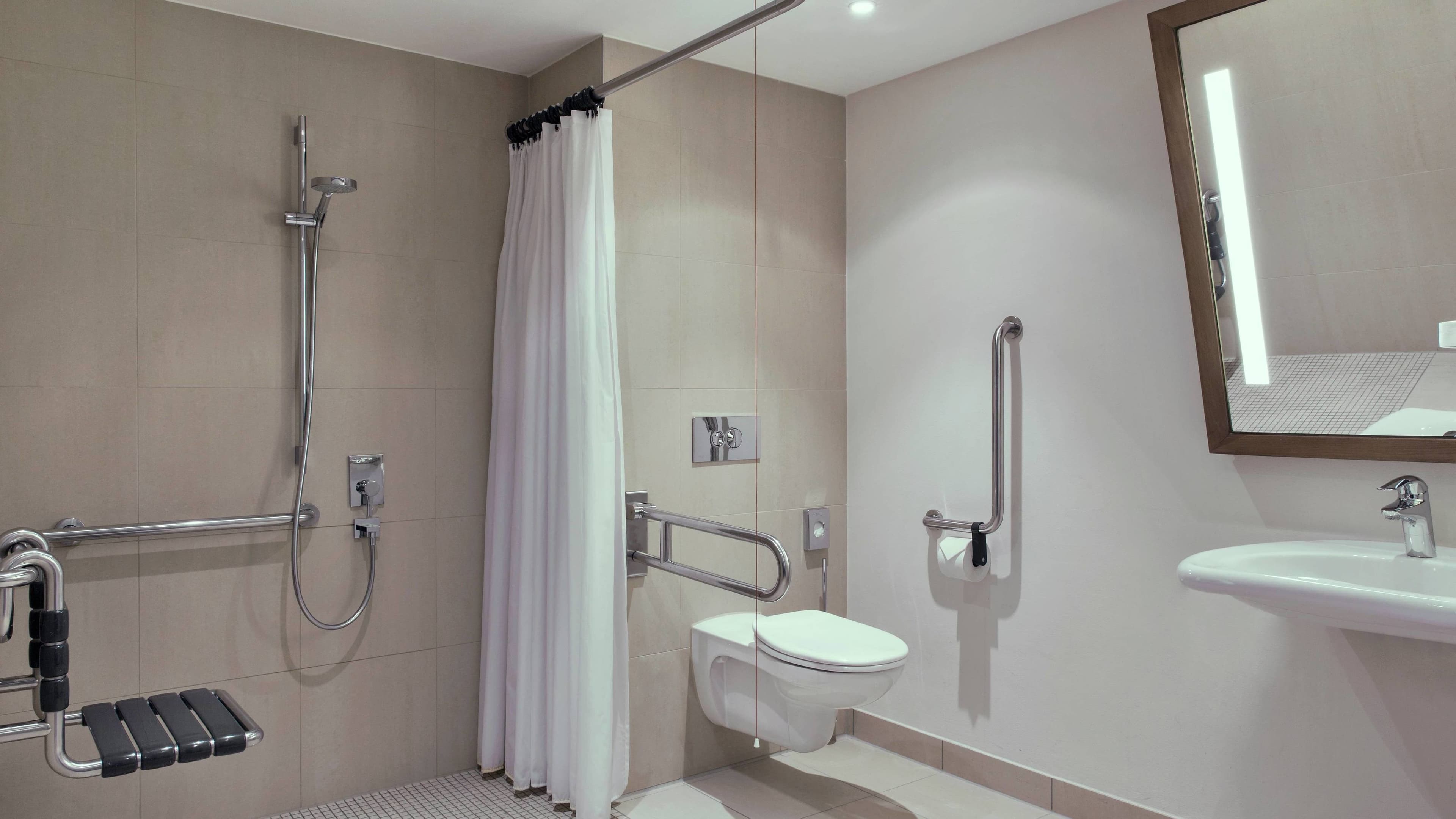 Standard Room Queen - Image 6