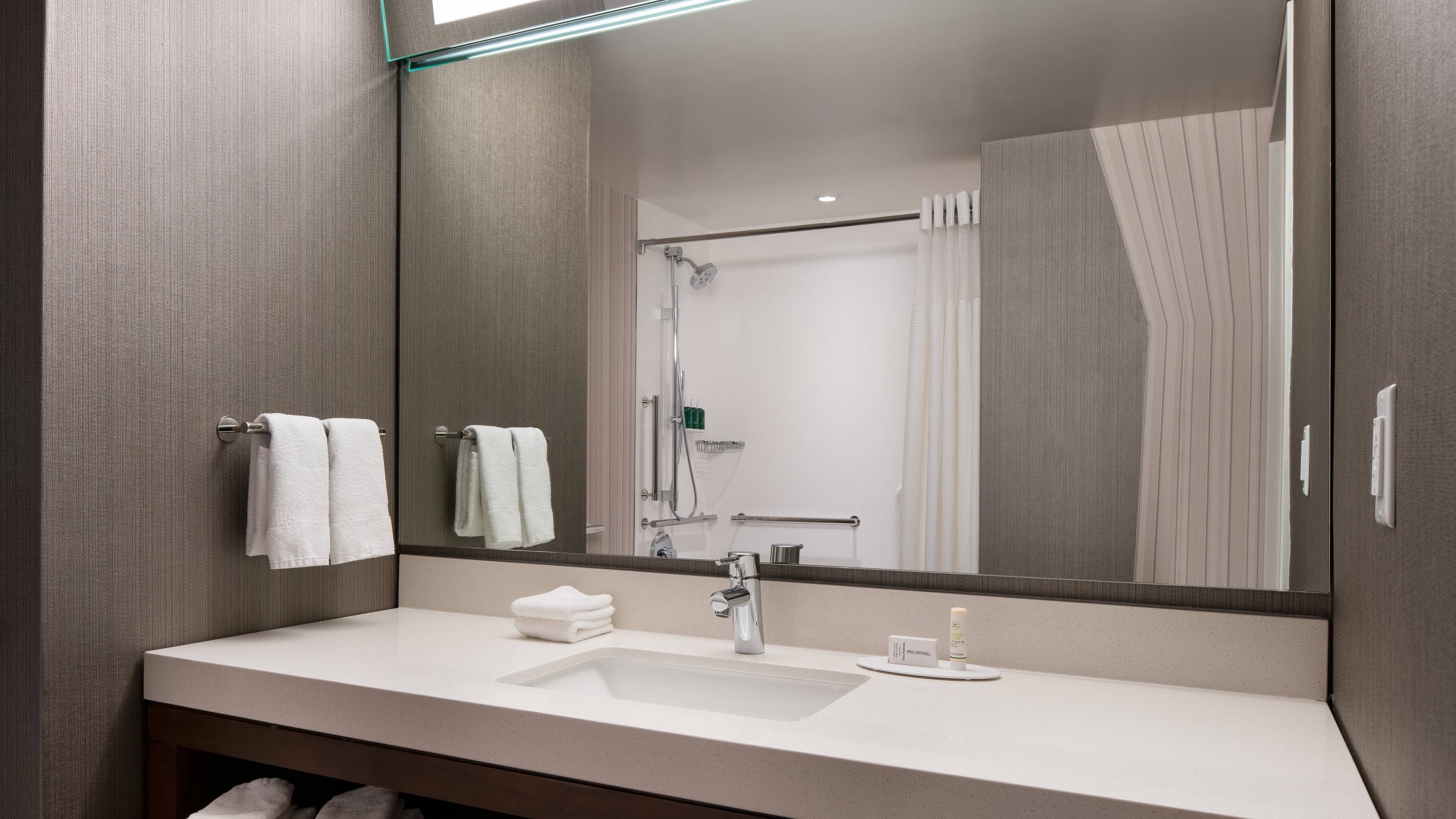 King Guestroom - Image 6