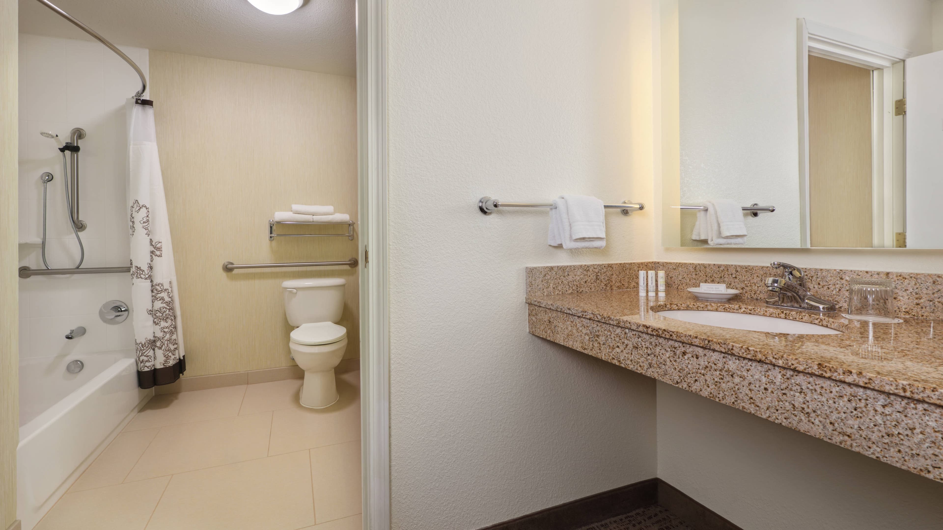 1 Bedroom 2 room Suite - Image 5