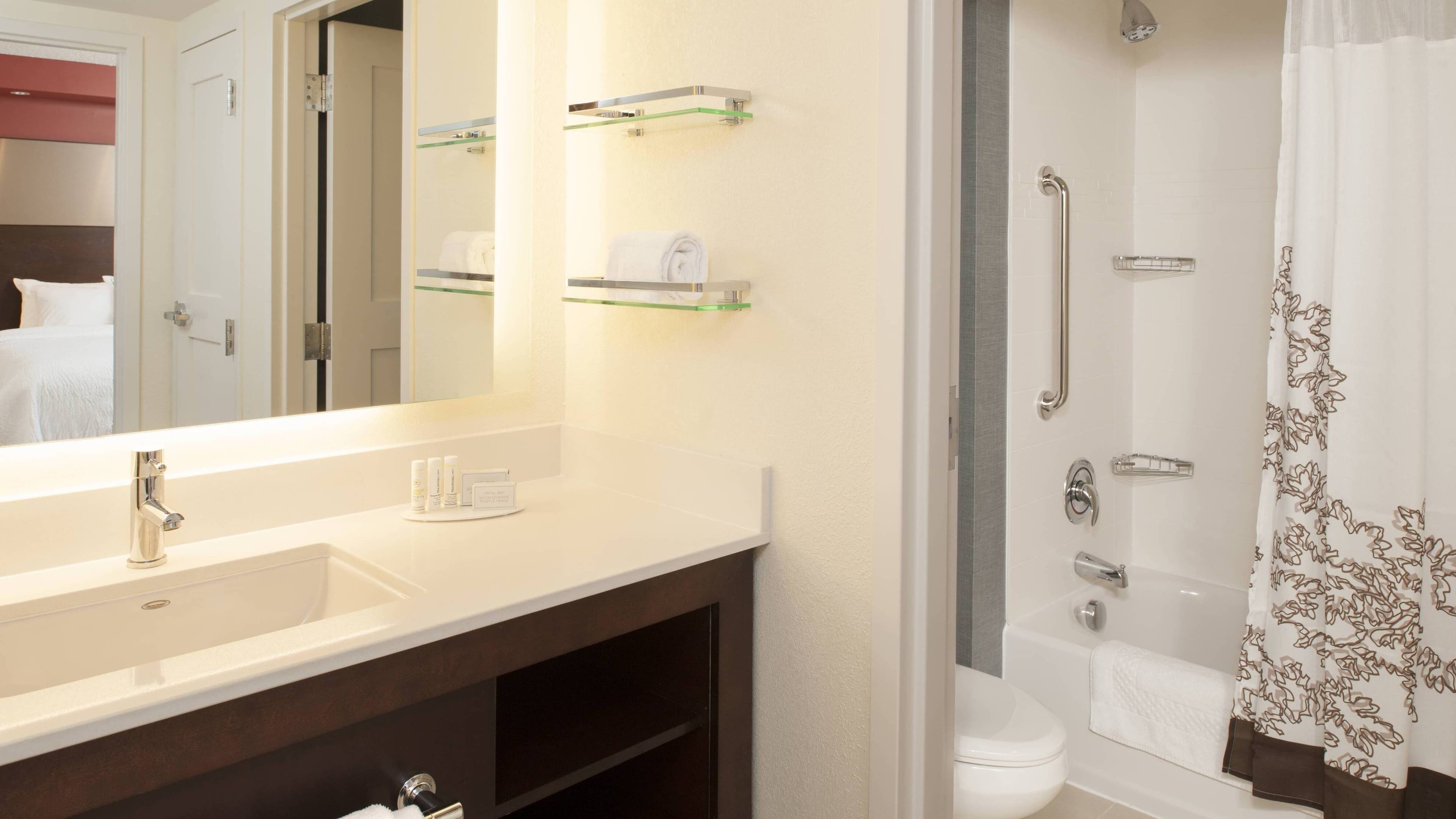 2 Bedroom Suite - Image 7