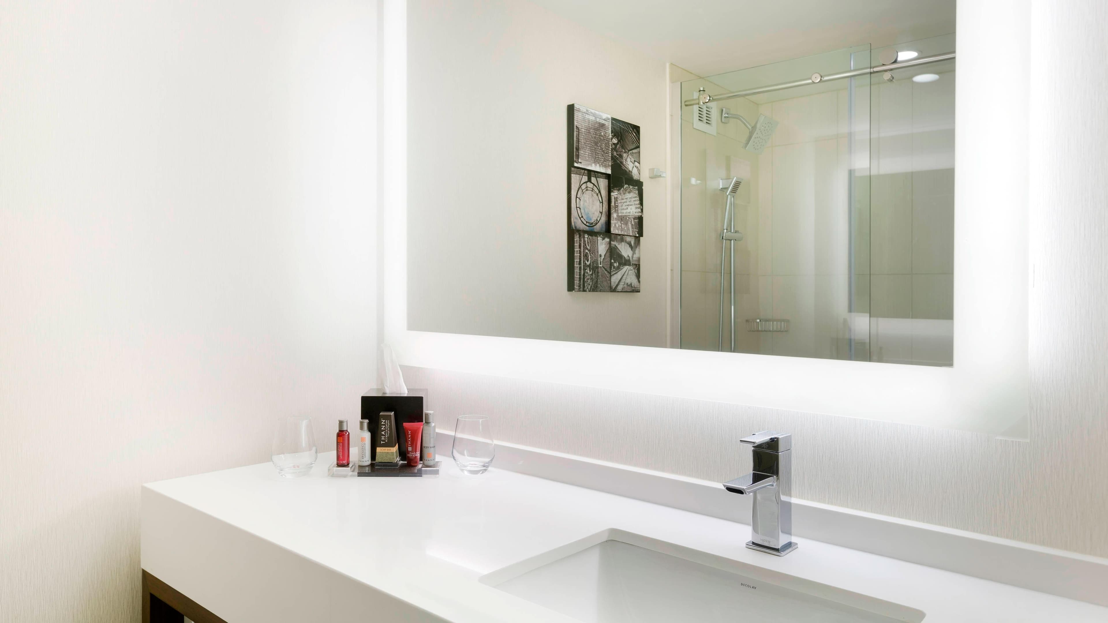 Holiday Inn Express Burlington — 9