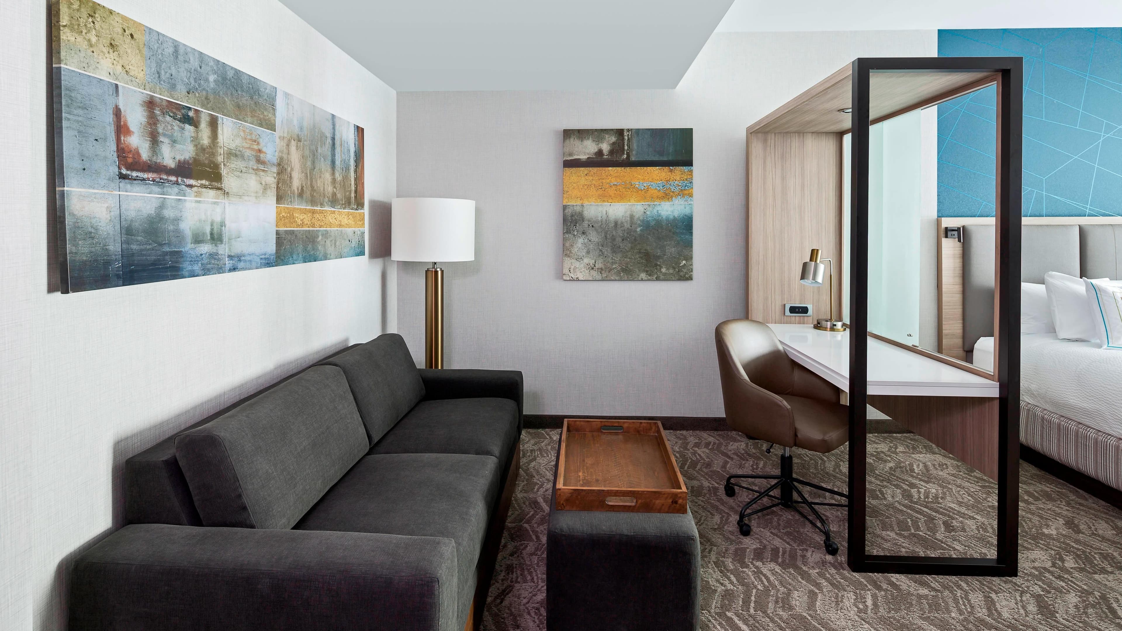 Suite - Image 1