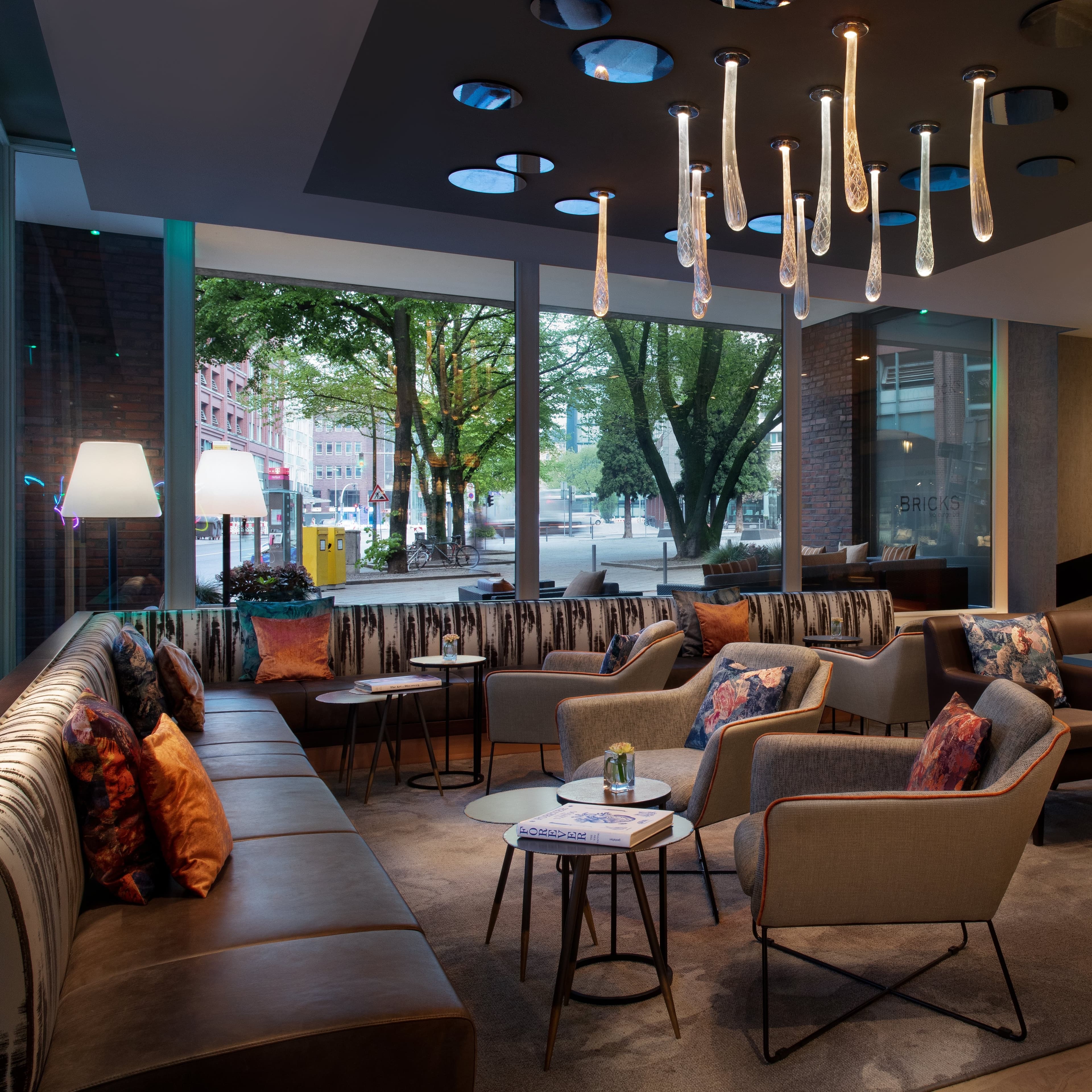 Renaissance Hamburg Hotel - Image 1