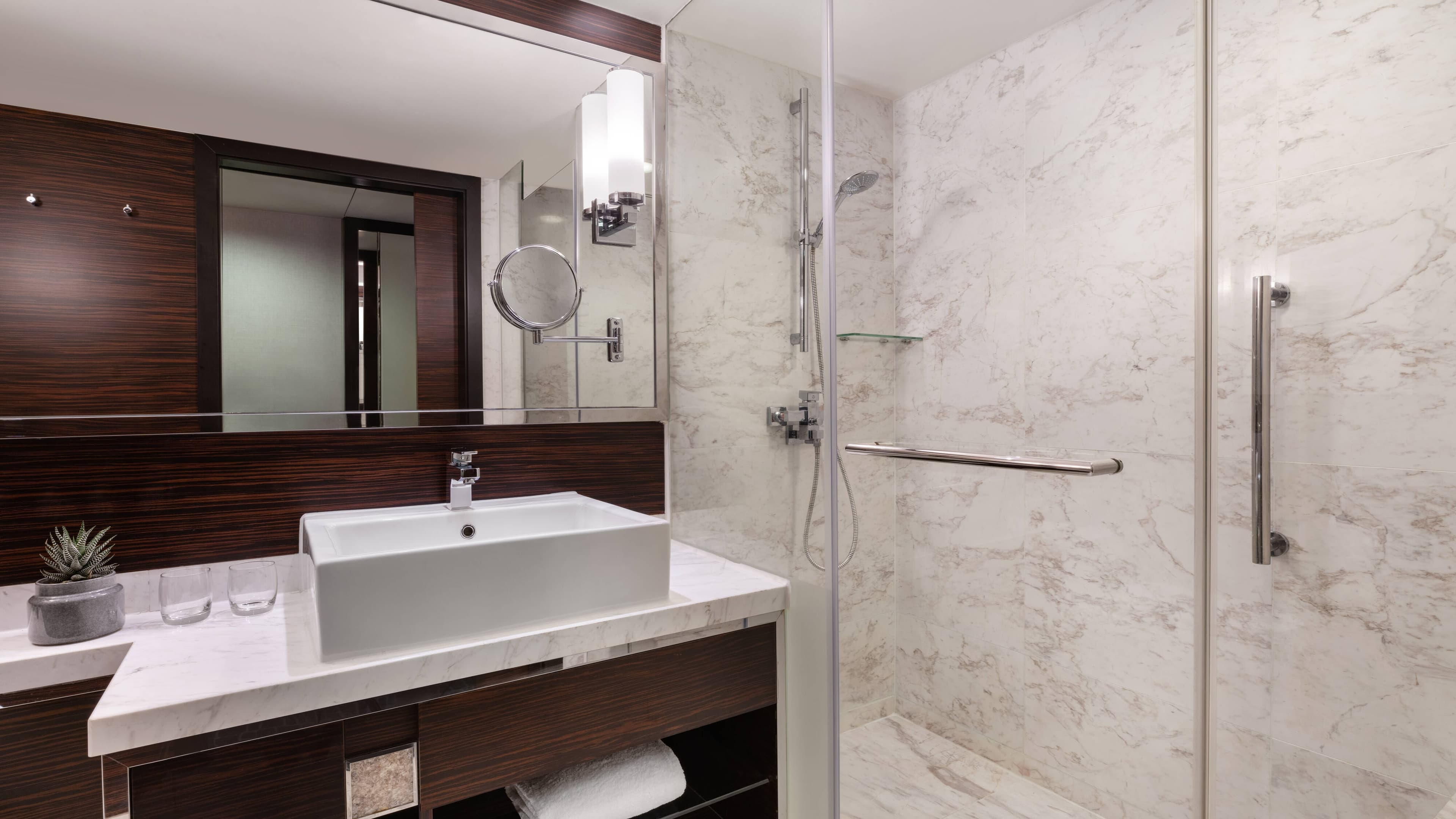 Hong Kong SkyCity Marriott Hotel - Image 4