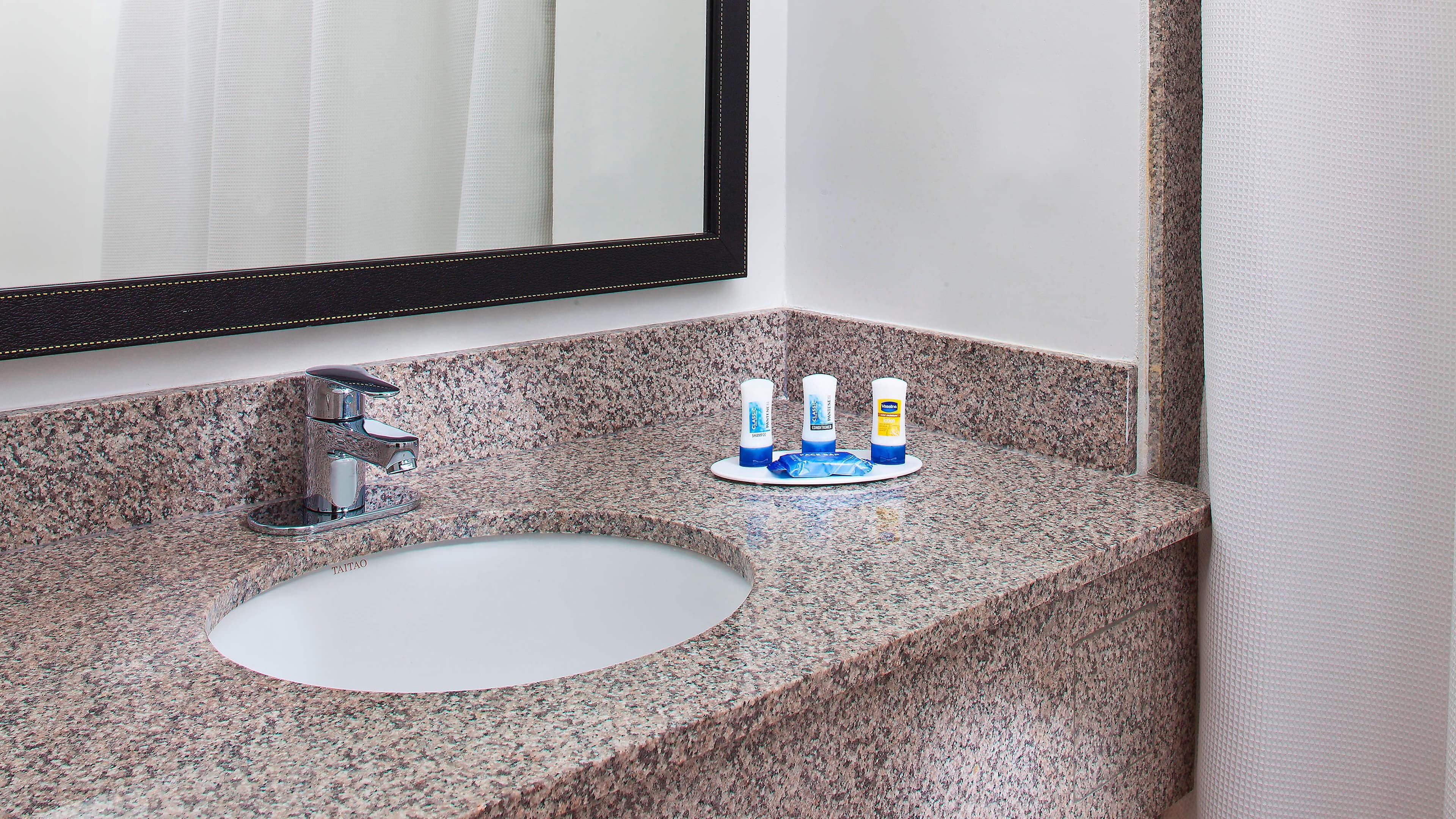 Fairfield Inn & Suites Houston Hobby Airport - Image 3