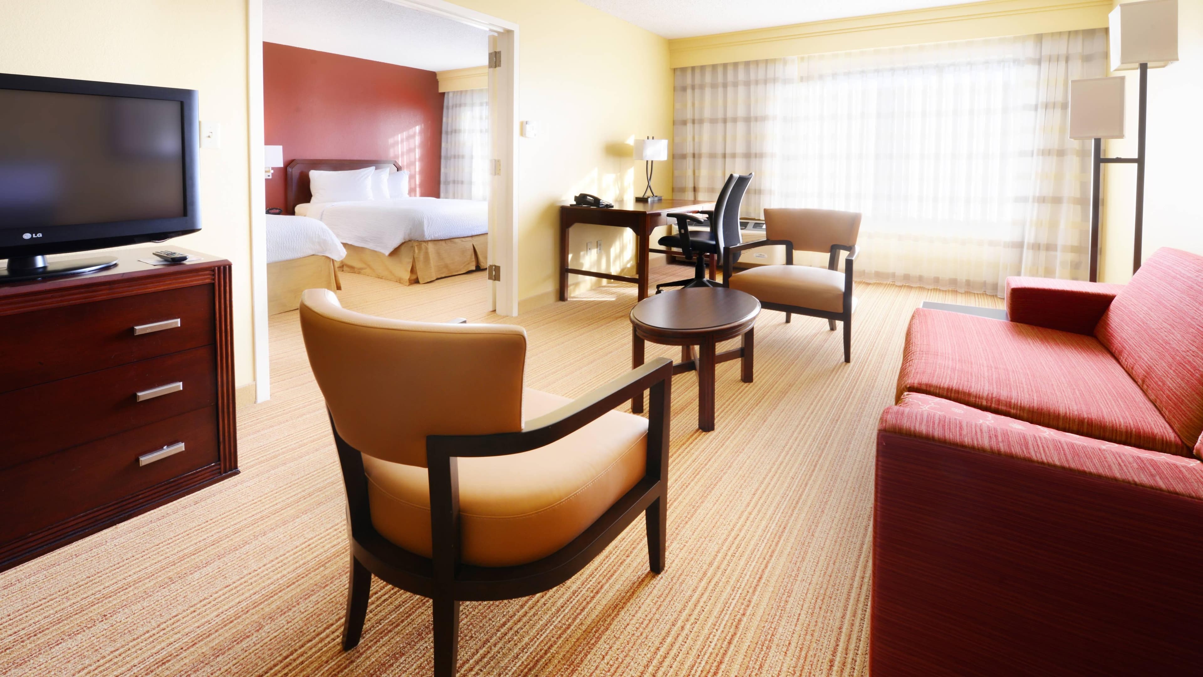 Courtyard Houston Hobby Airport - Image 5