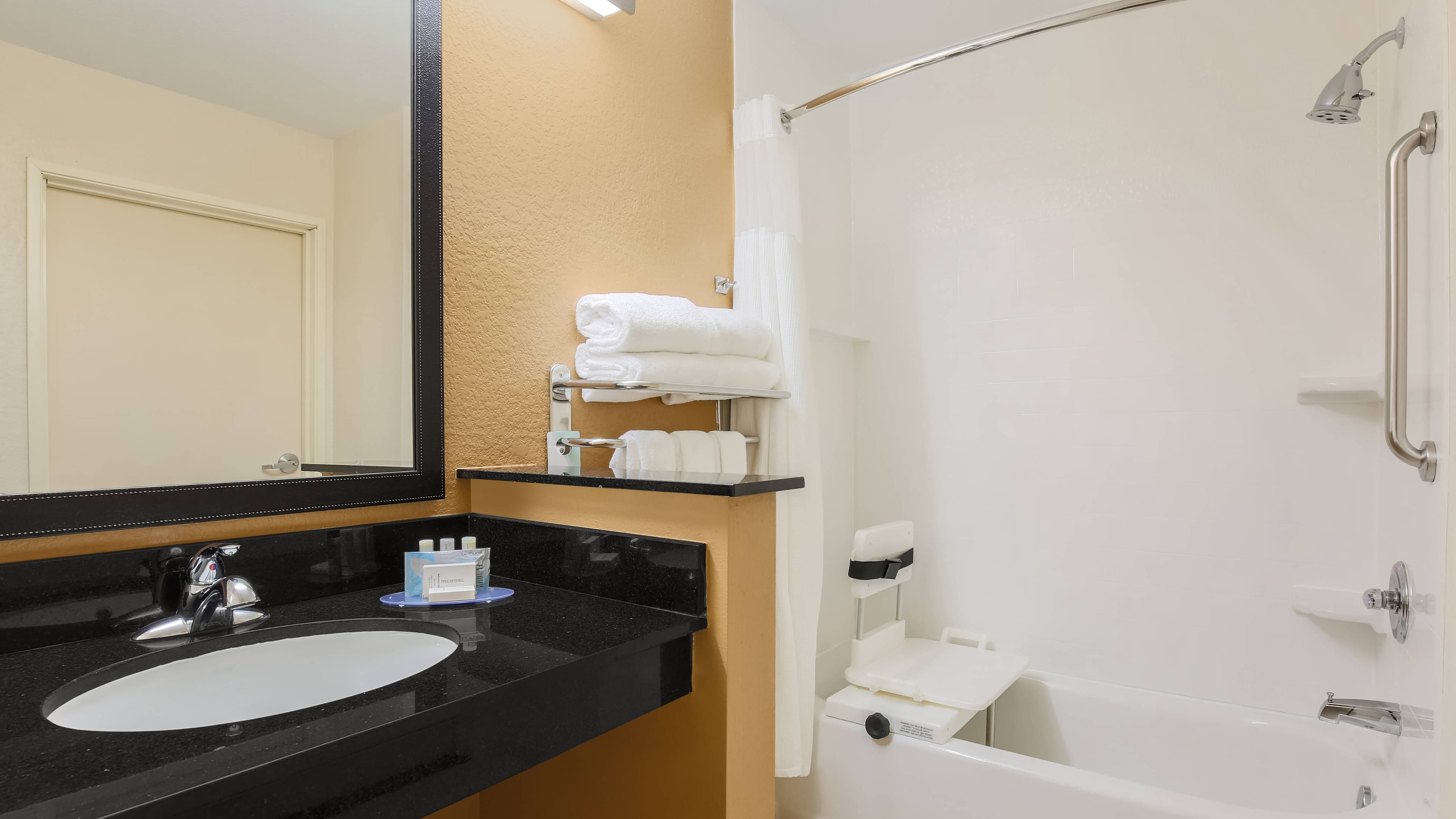 Fairfield Inn & Suites Houston Humble - Image 5