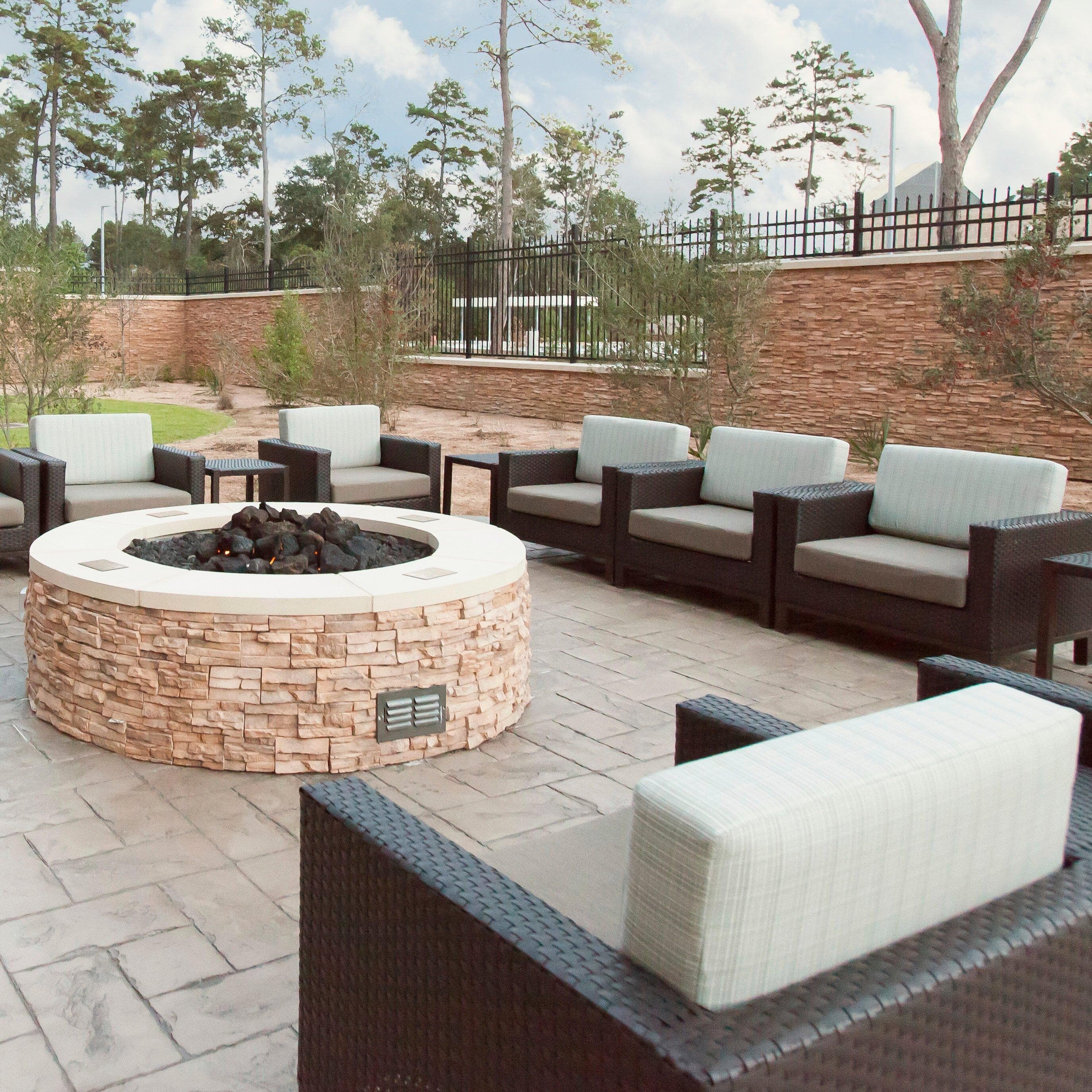 Courtyard Houston City Place - Image 1