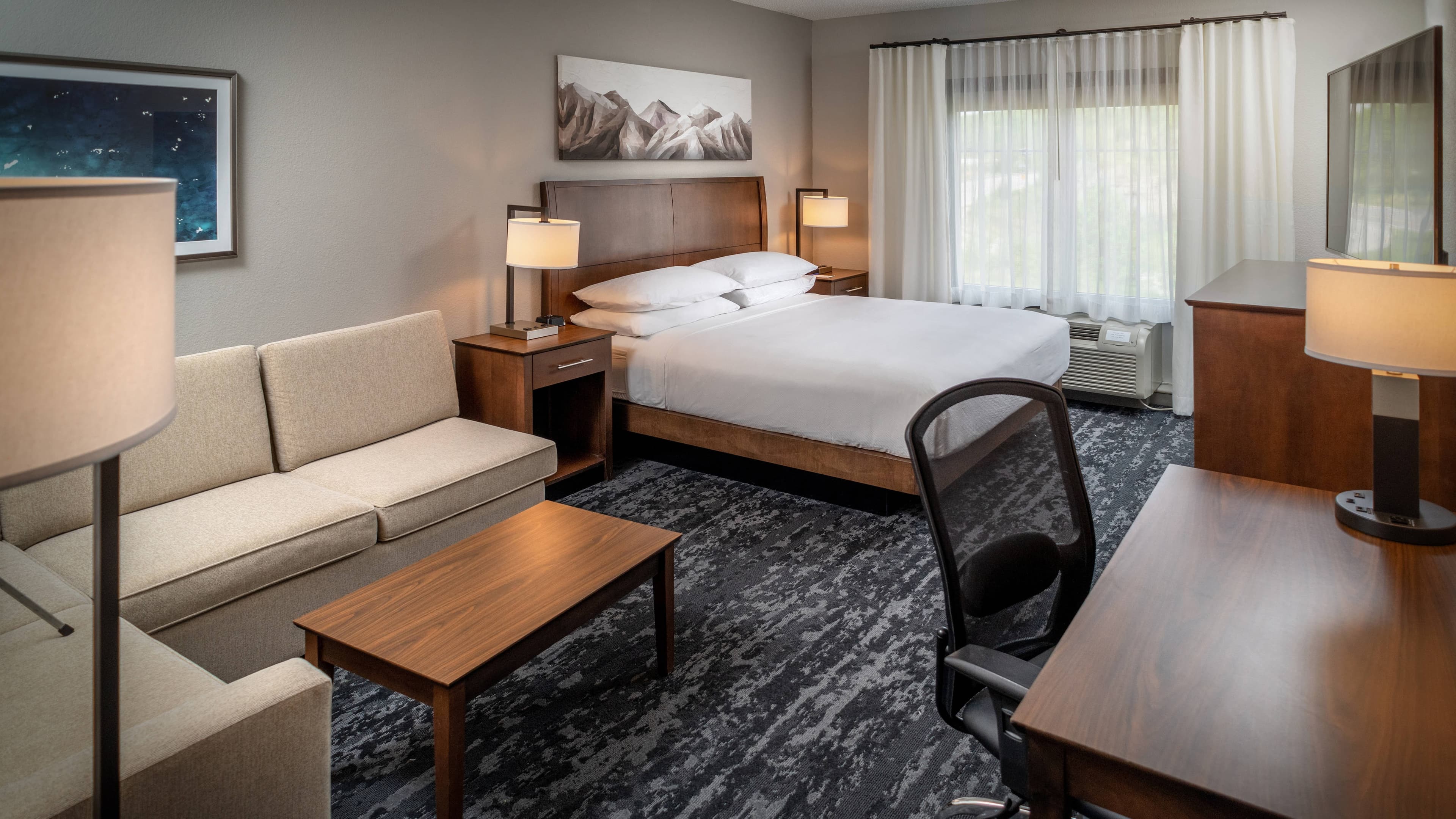 Delta Hotels Huntington Mall - Image 2