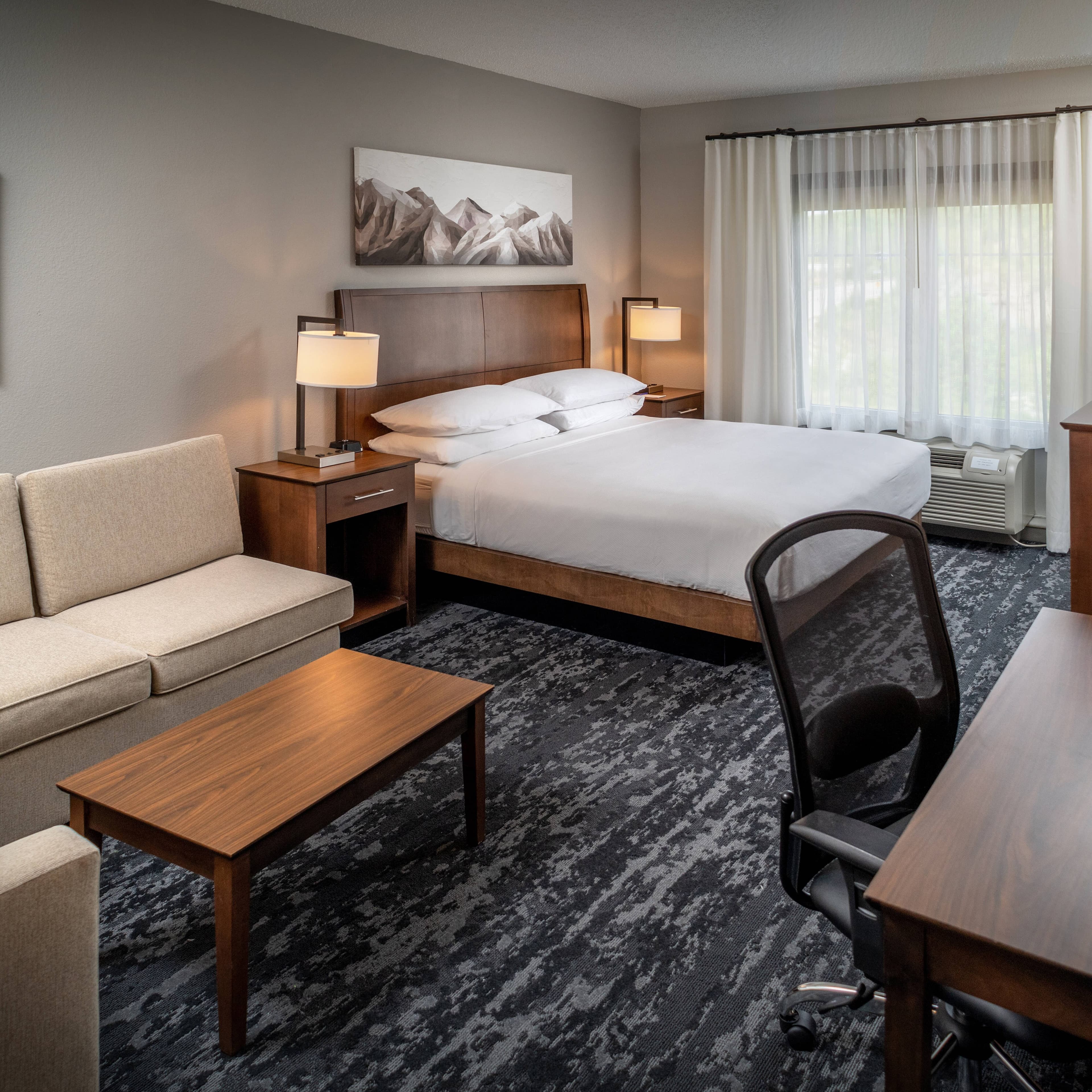 Delta Hotels Huntington Mall - Image 1