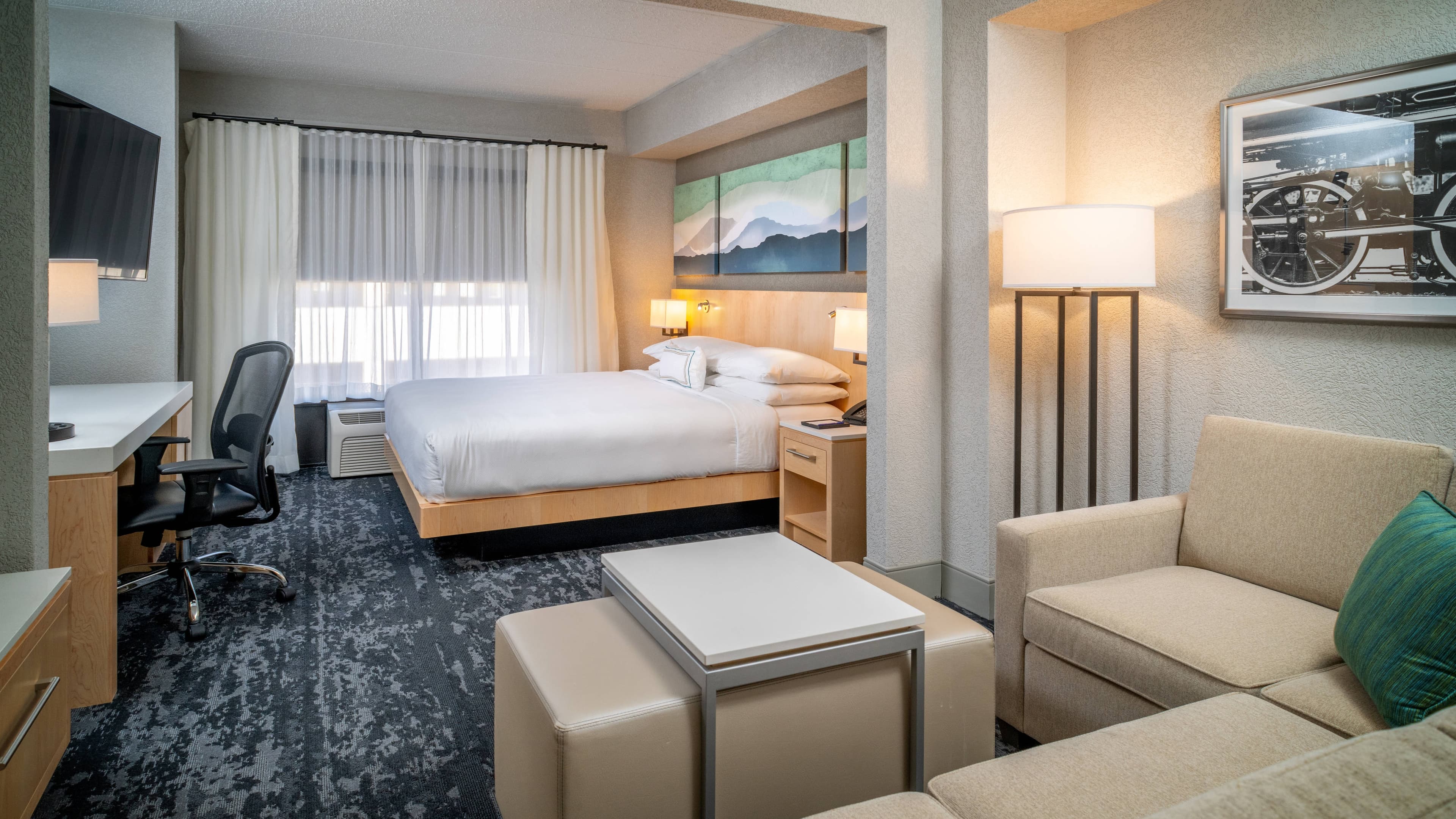 Delta Hotels Huntington Downtown - Image 2