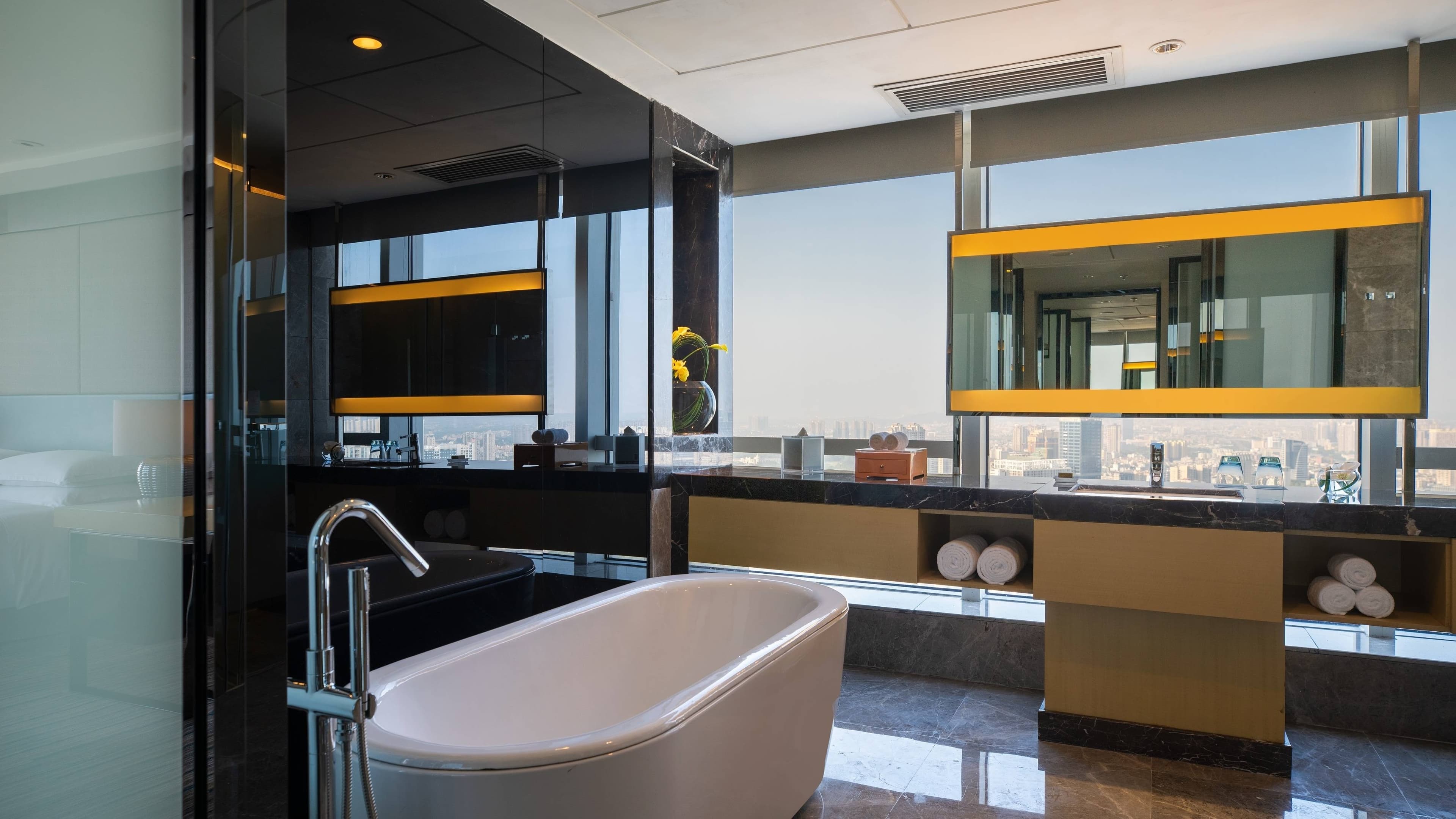 Renaissance Huizhou Hotel - Image 5