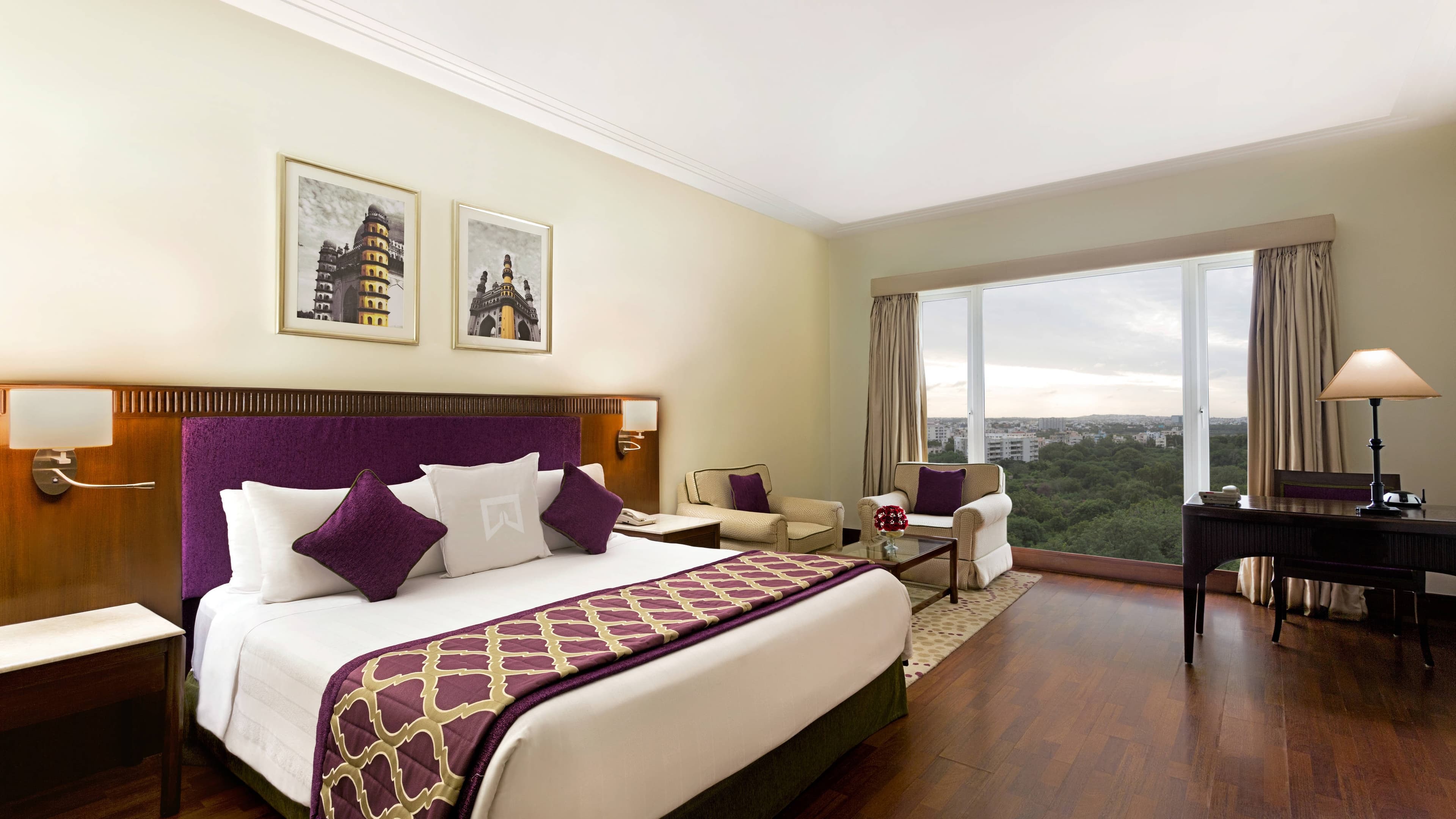 Executive Club - Image 1