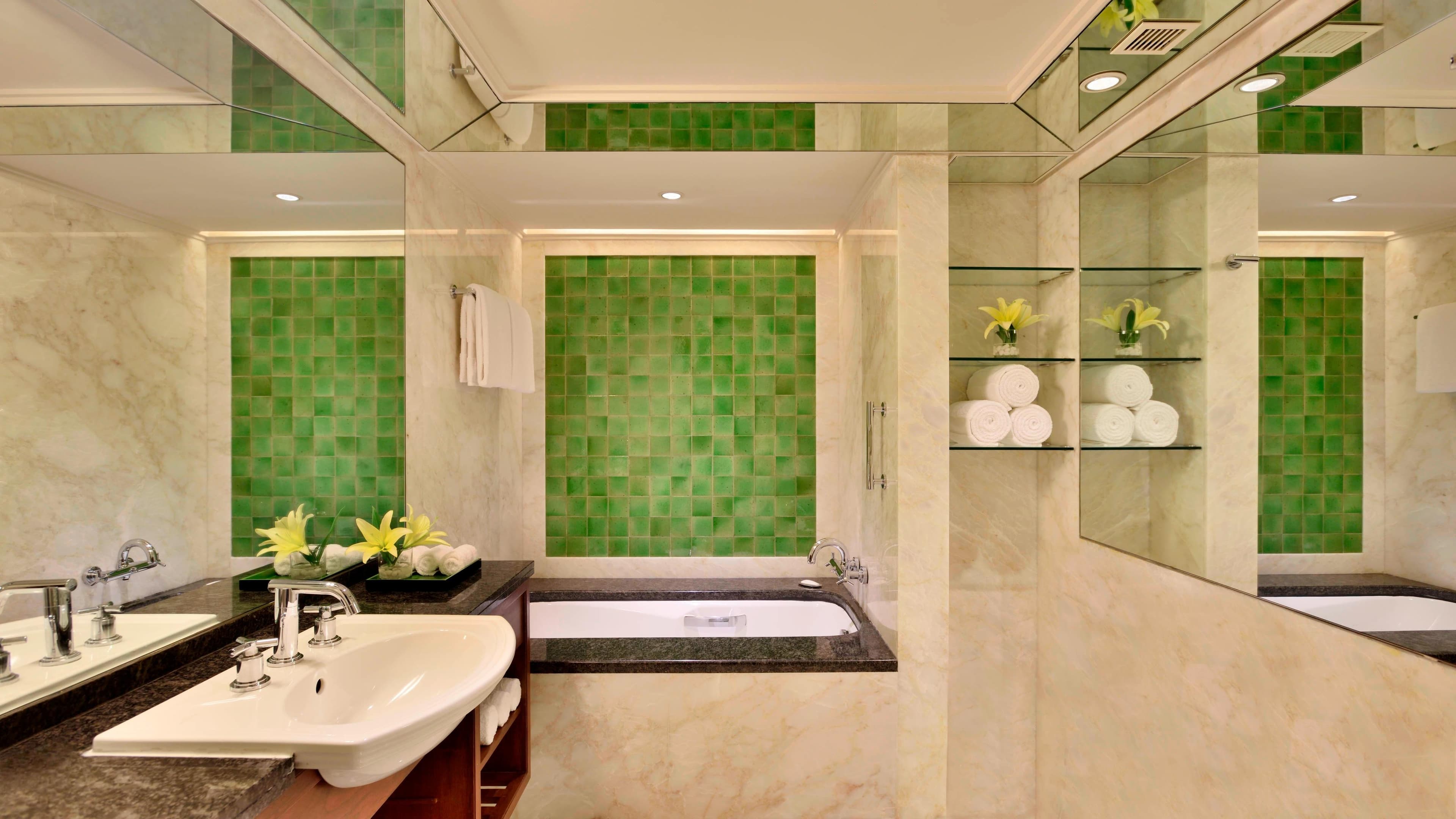 Hyderabad Marriott Hotel & Convention Centre — 8
