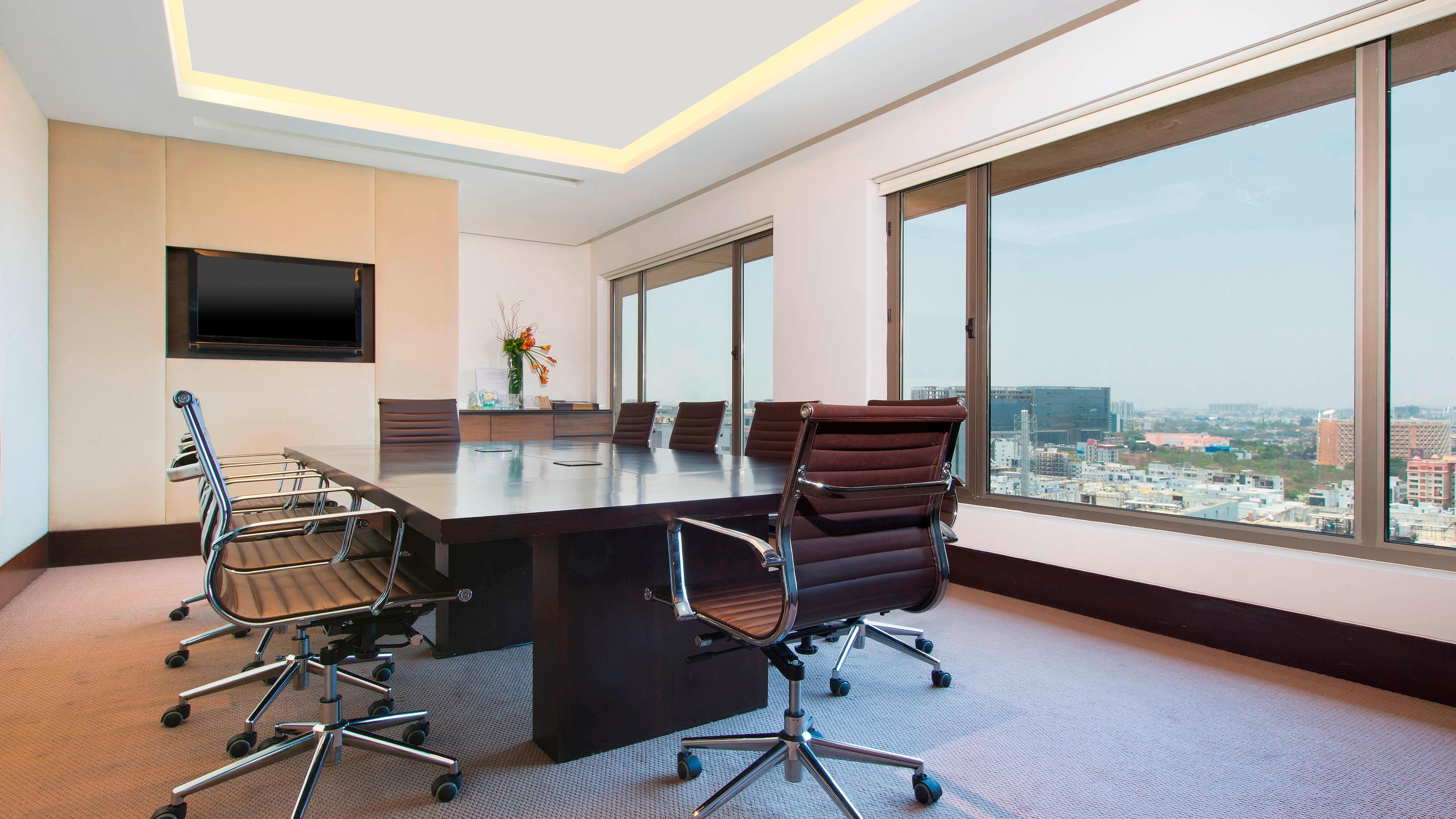 Executive lounge access - Image 6