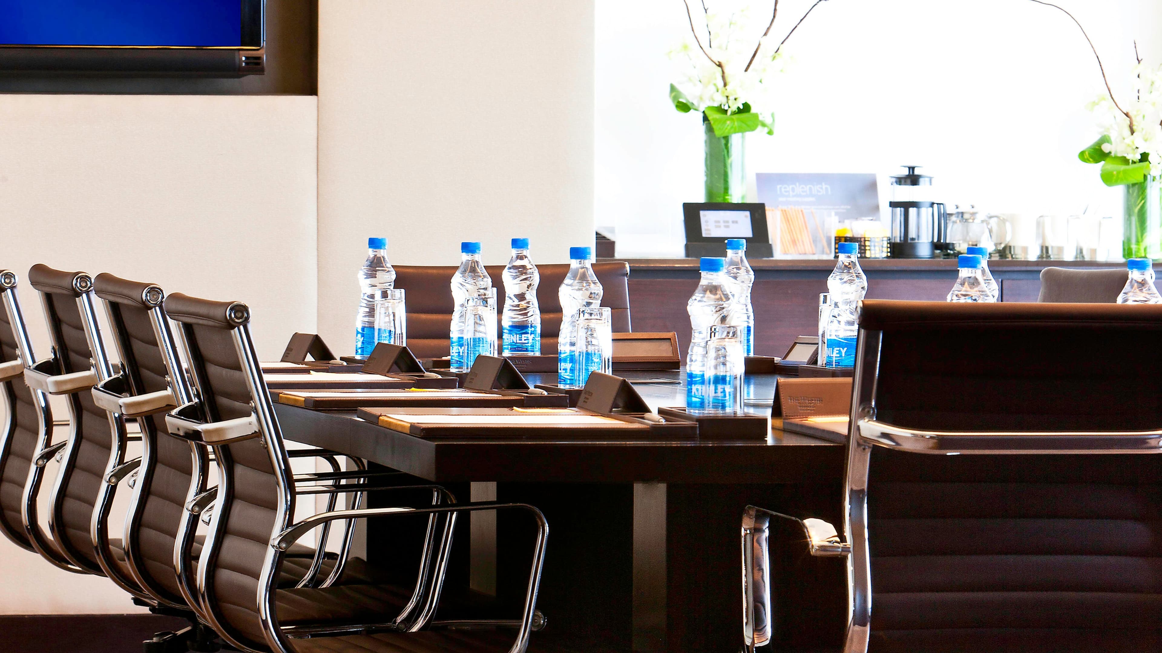 Executive lounge access - Image 7