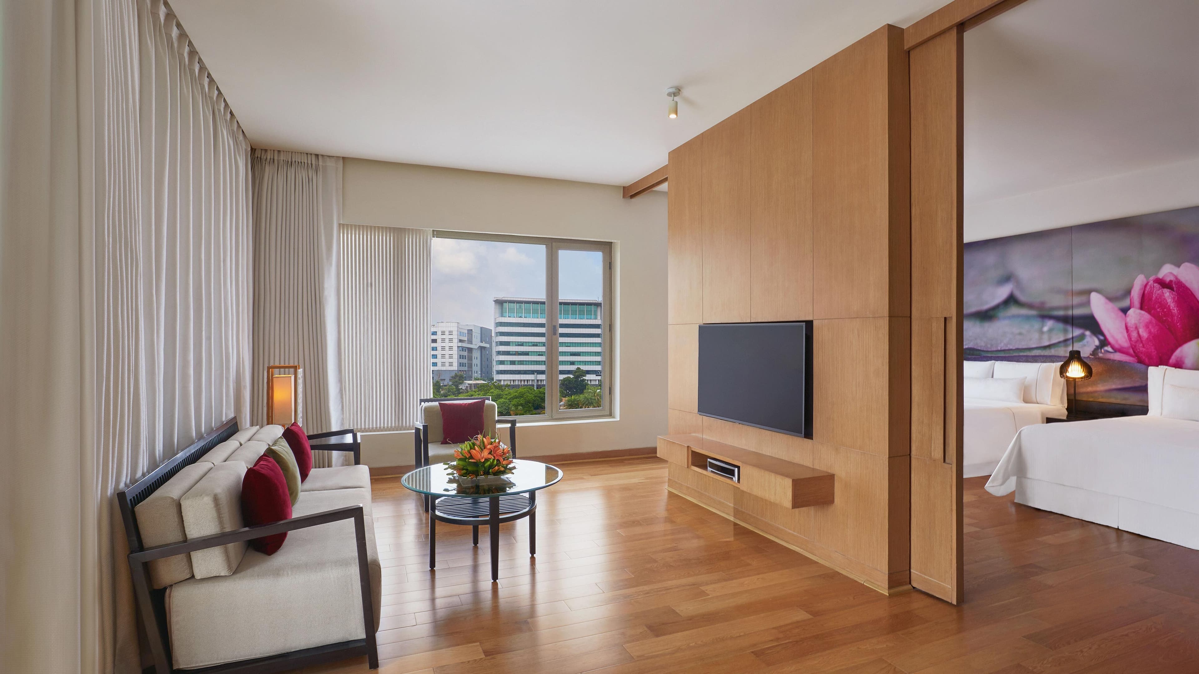 Executive lounge access - Image 1