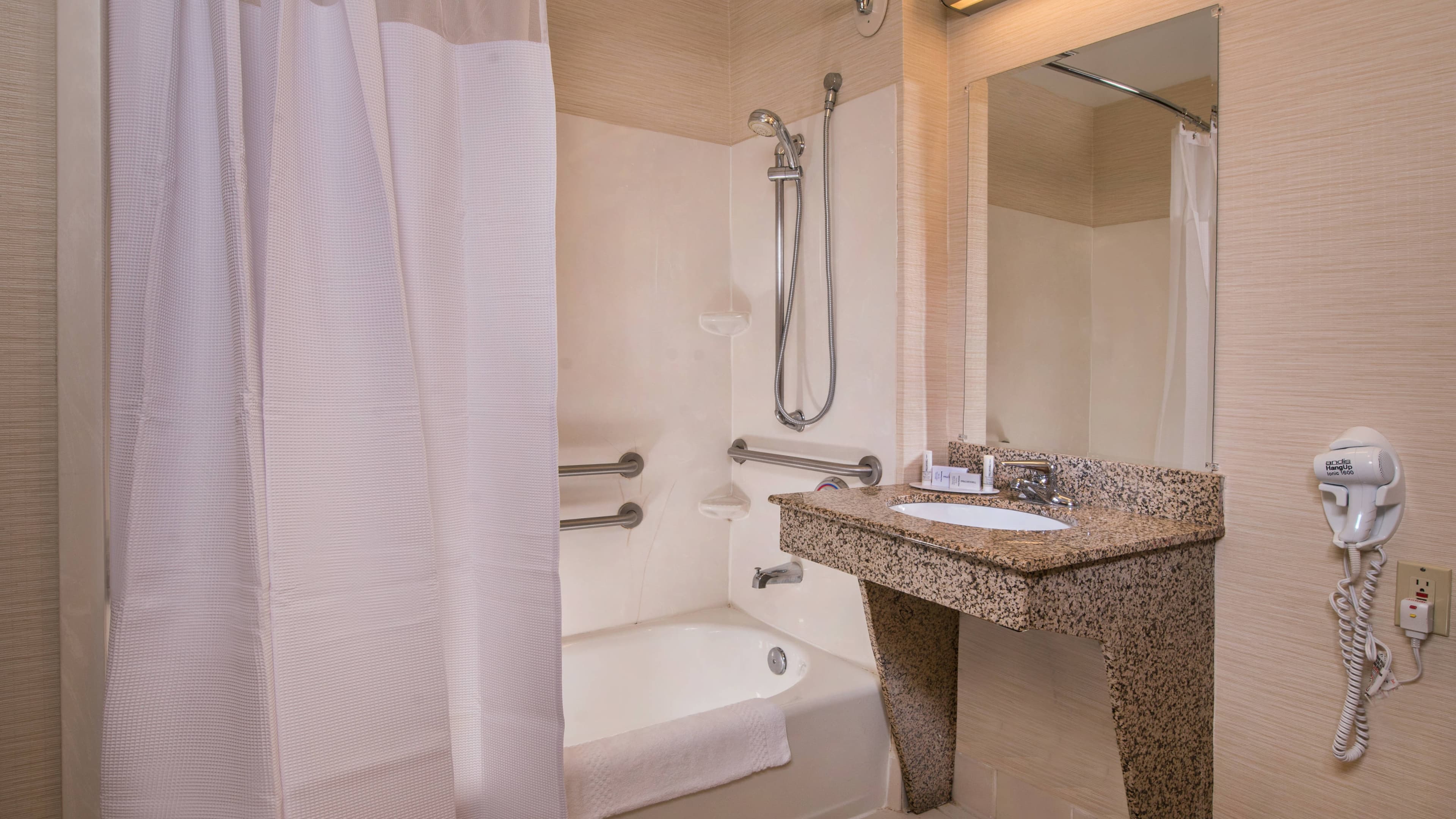 Fairfield Inn & Suites Dulles Airport Chantilly - Image 5